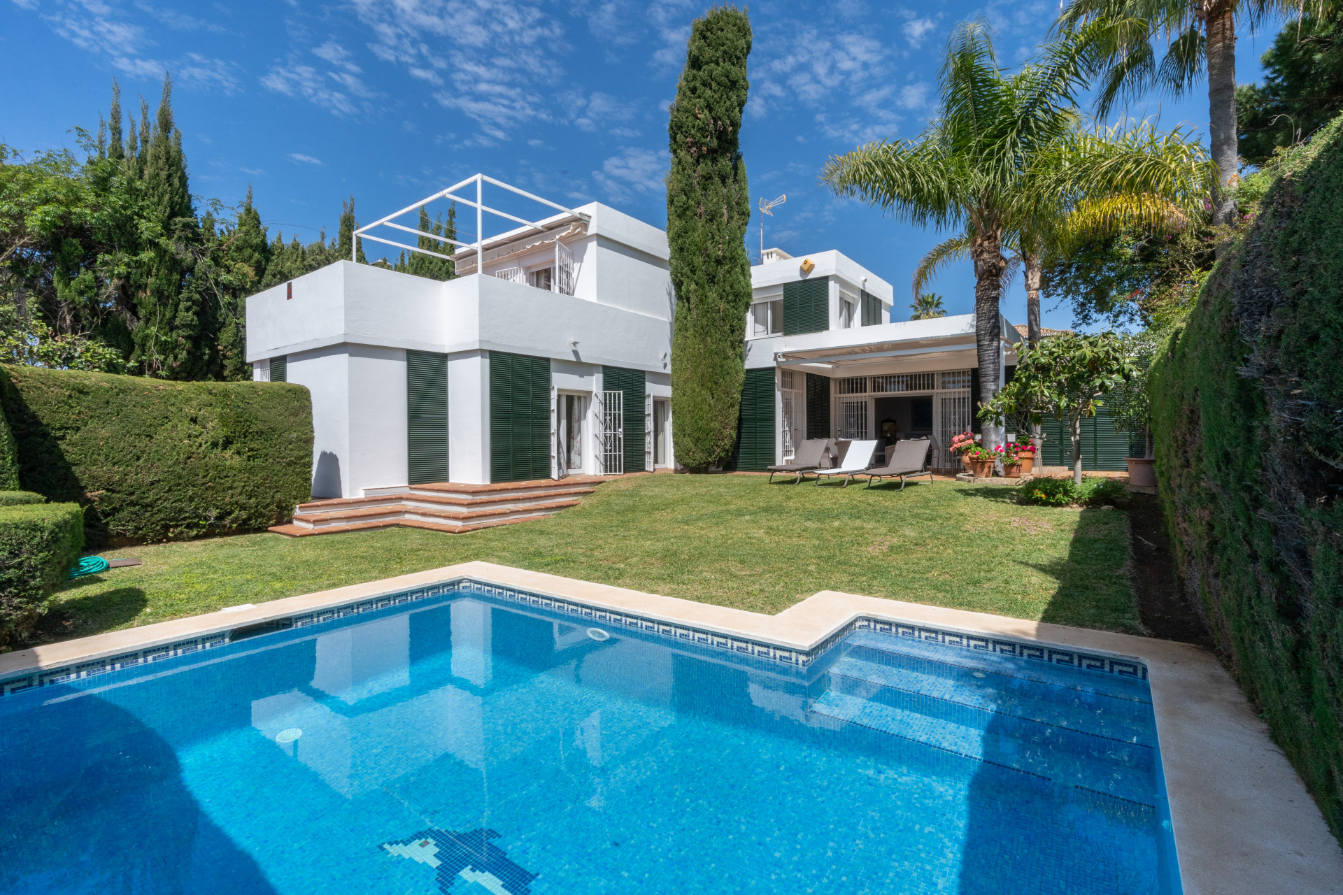 Fabulous 5 bedroom detached villa located in the exclusive area of El Presidente, Estepona