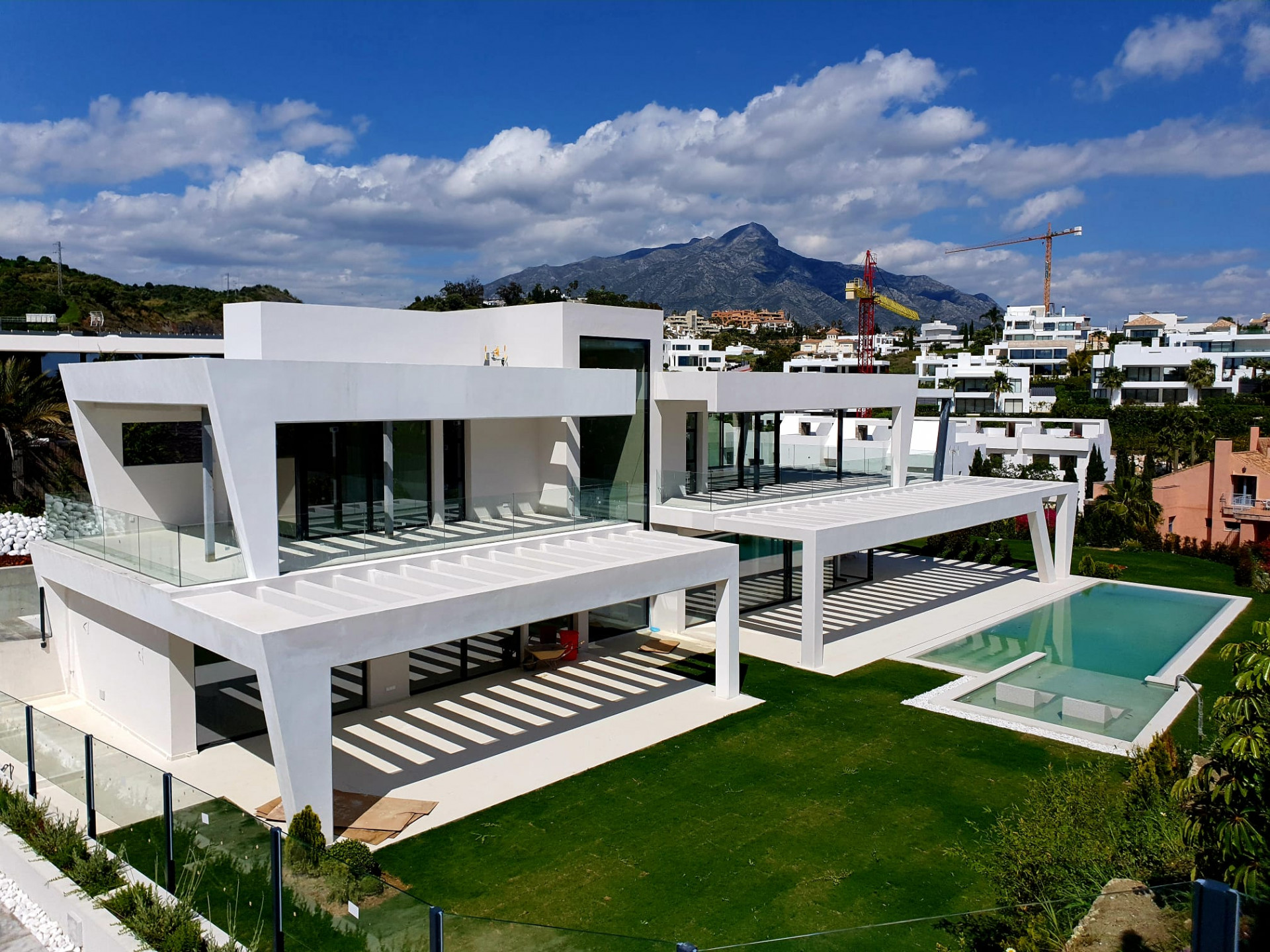 FANTASTIC, LUXURY AND MODERN VILLA IN THE BEST AREA OF MARBELLA