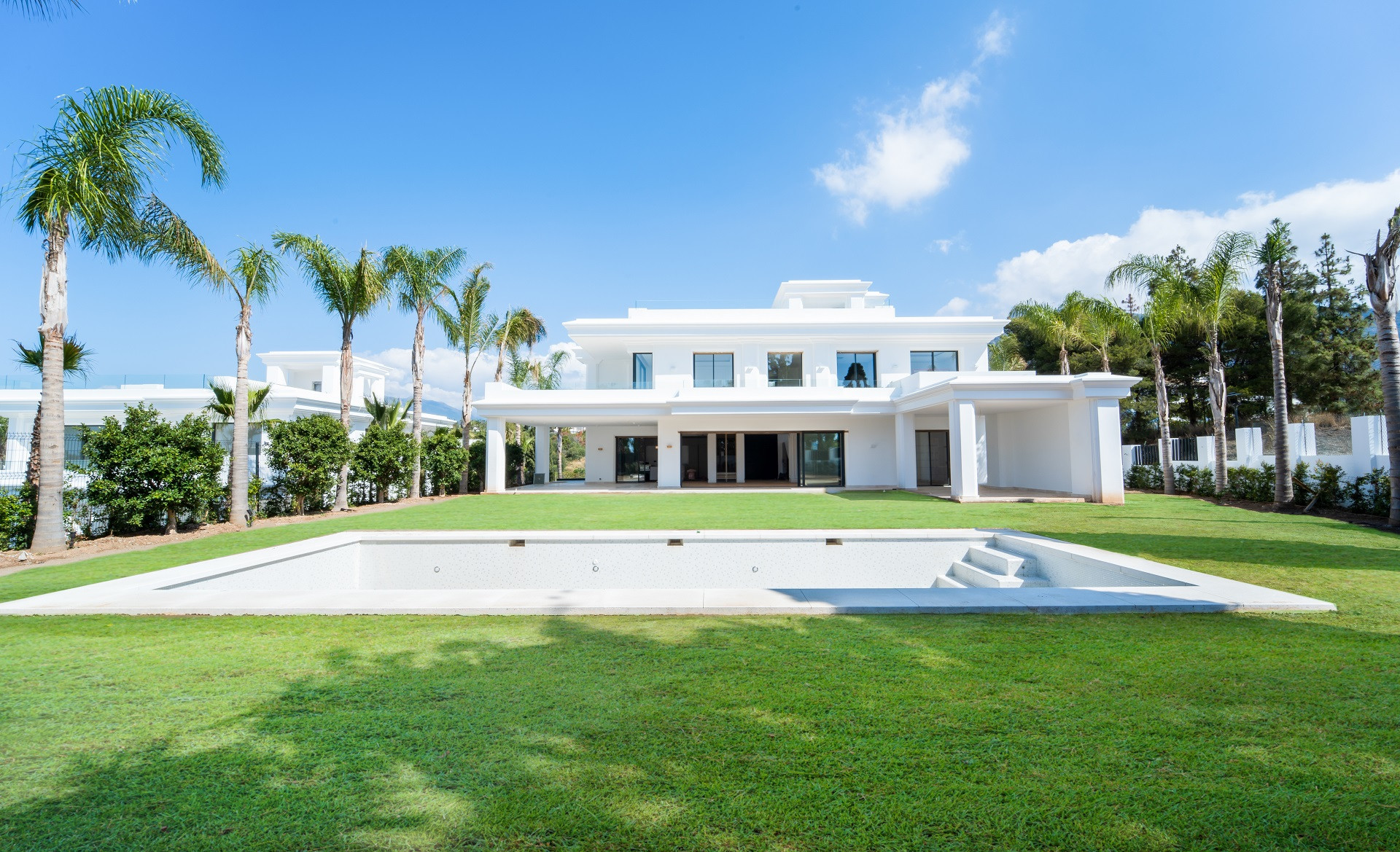 Fabulous 6 bedroom contemporary style villa in the prestigious Golden Mile of Marbella.