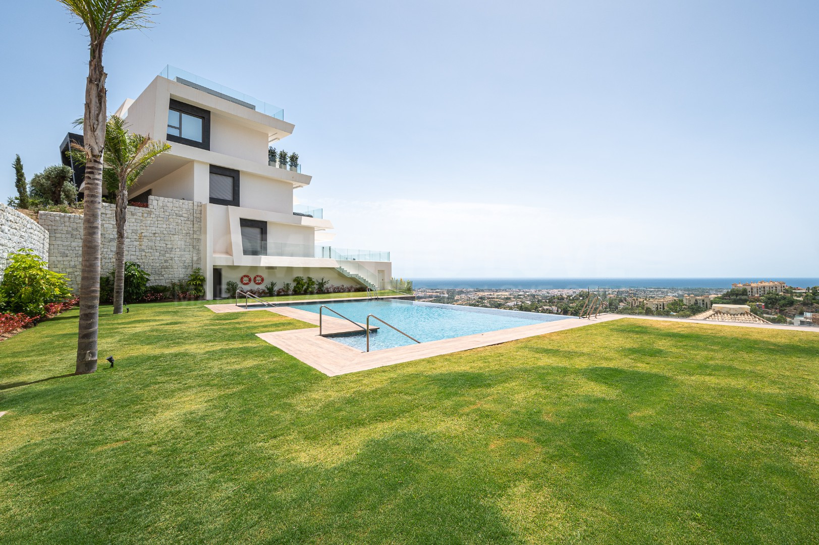 IMPRESIONANTE APARTAMENTO EN PLANTA MEDIA EN ESQUINA CON VISTAS PANORÁMICAS 