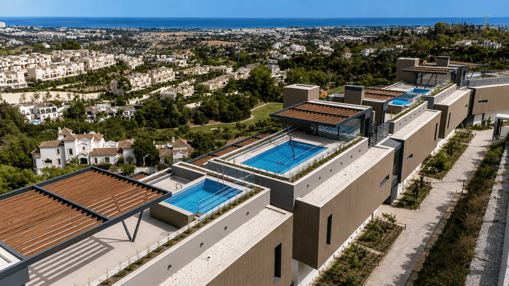 Fantastic complex of 3 and 4 bedroom apartments with panoramic sea views over the Golf Valley