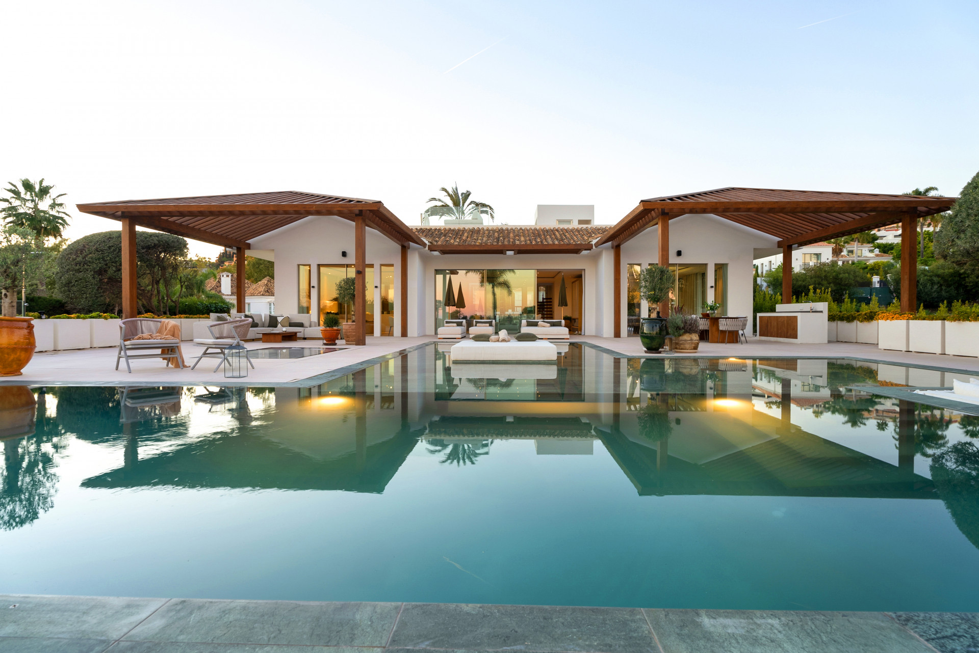 Villa in Nueva Andalucia - view 1