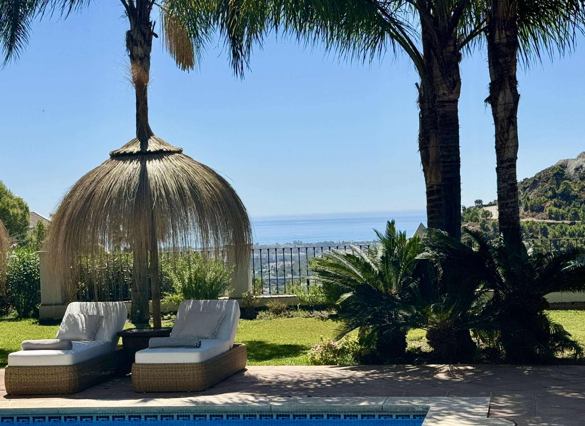 Villa in Benahavis - view 1