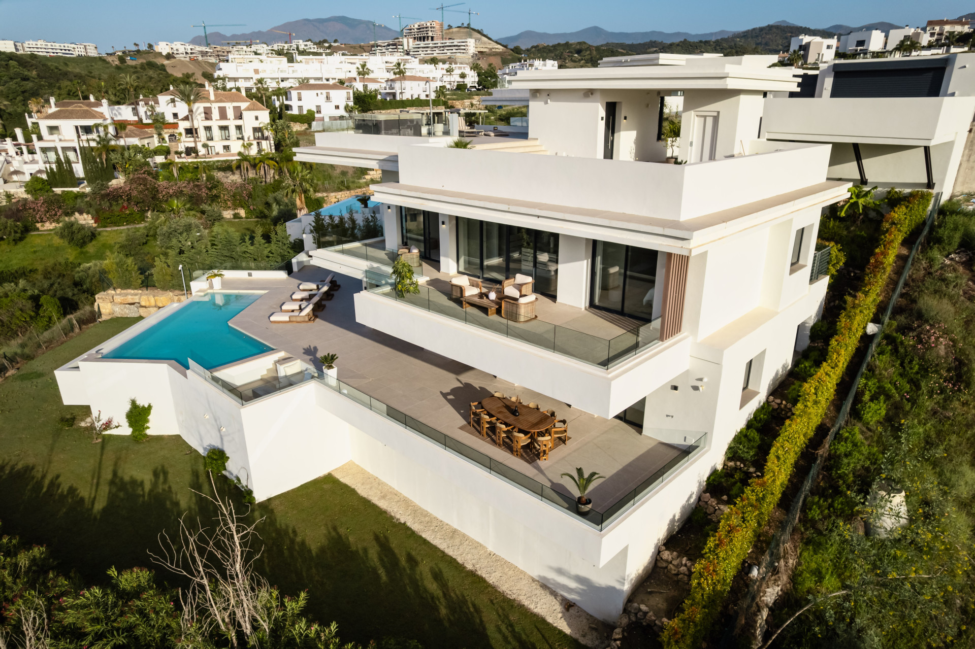 Villa in Estepona - view 1