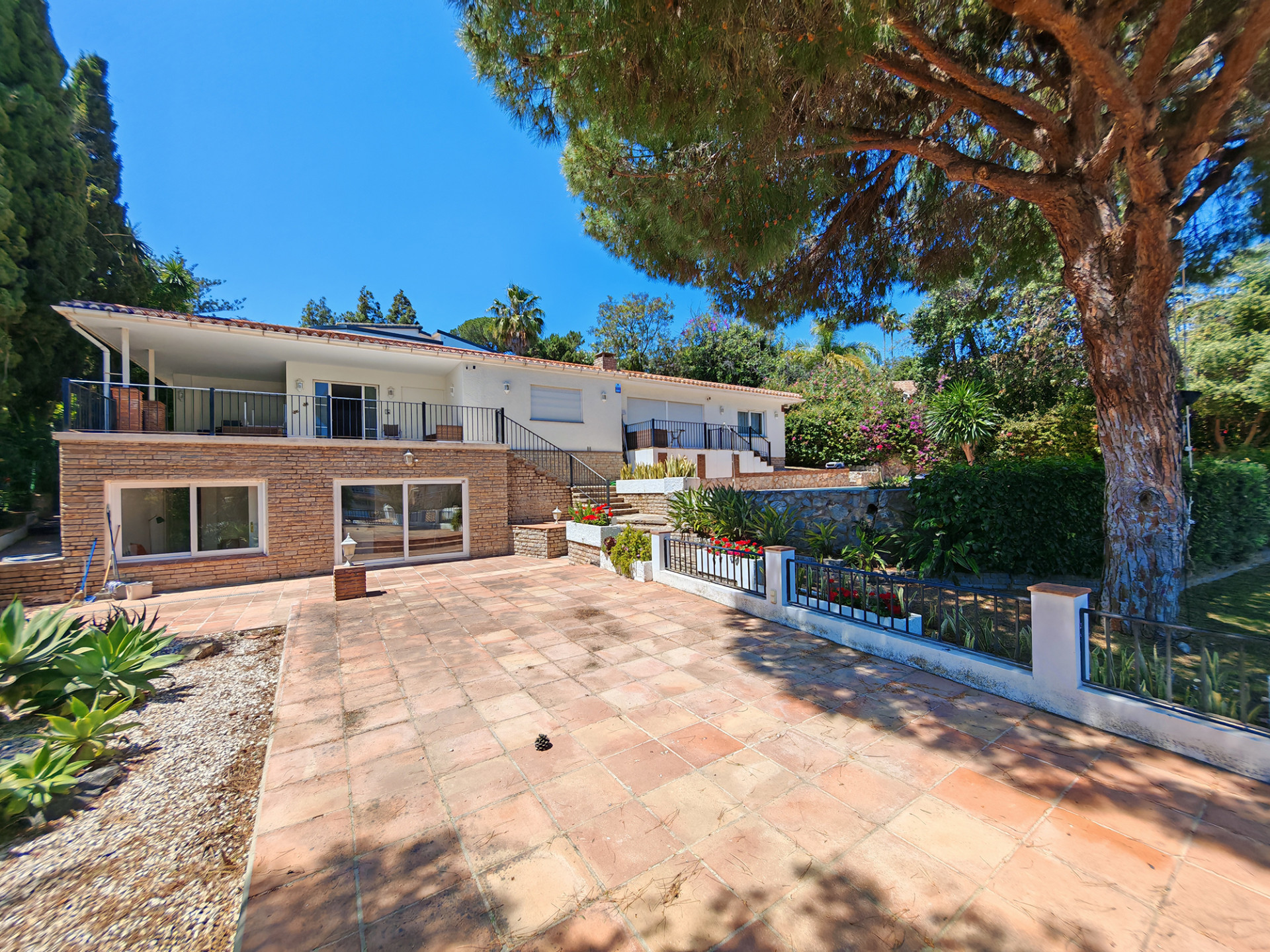 Villa in Artola - view 1