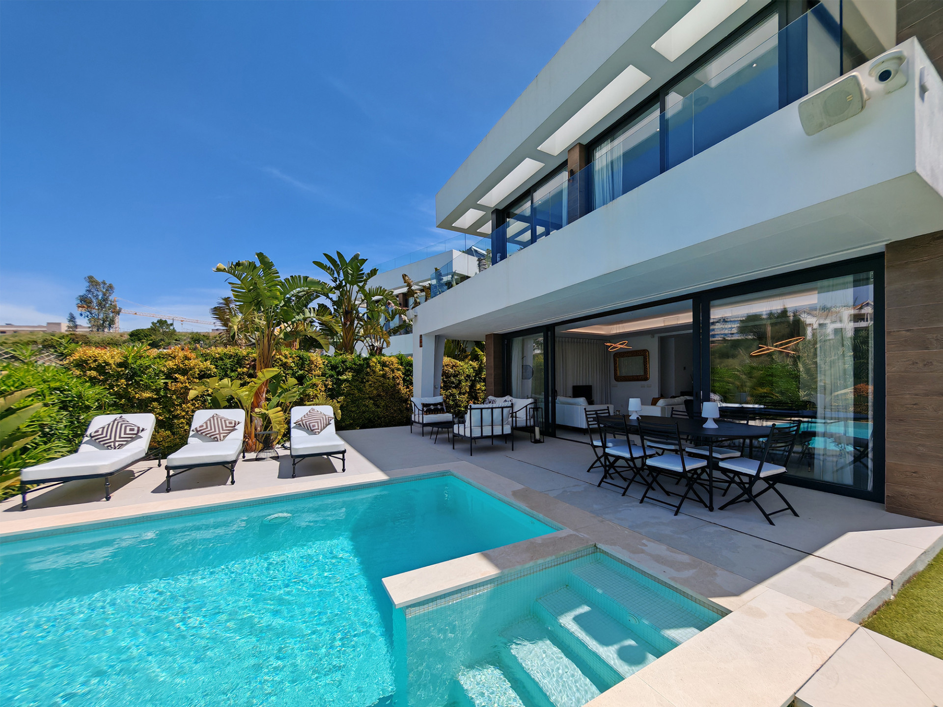 Villa in Estepona - view 1