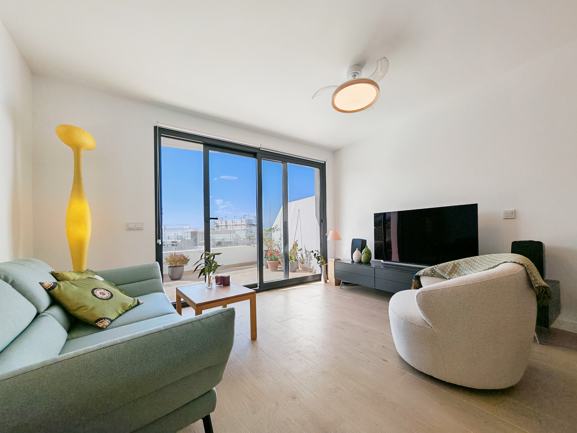 Apartment in Estepona - Image 2