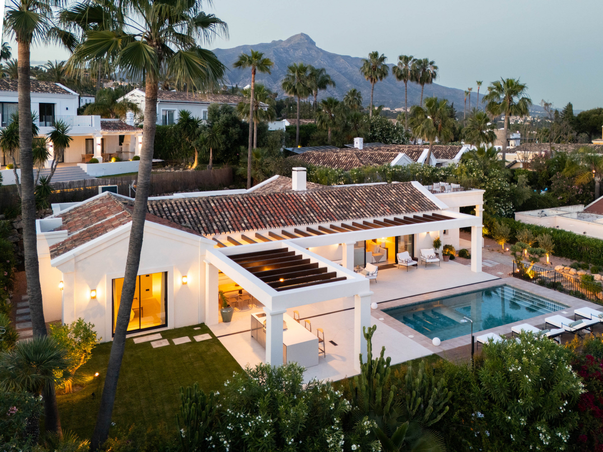 Villa in Nueva Andalucia, Marbella - Image 2