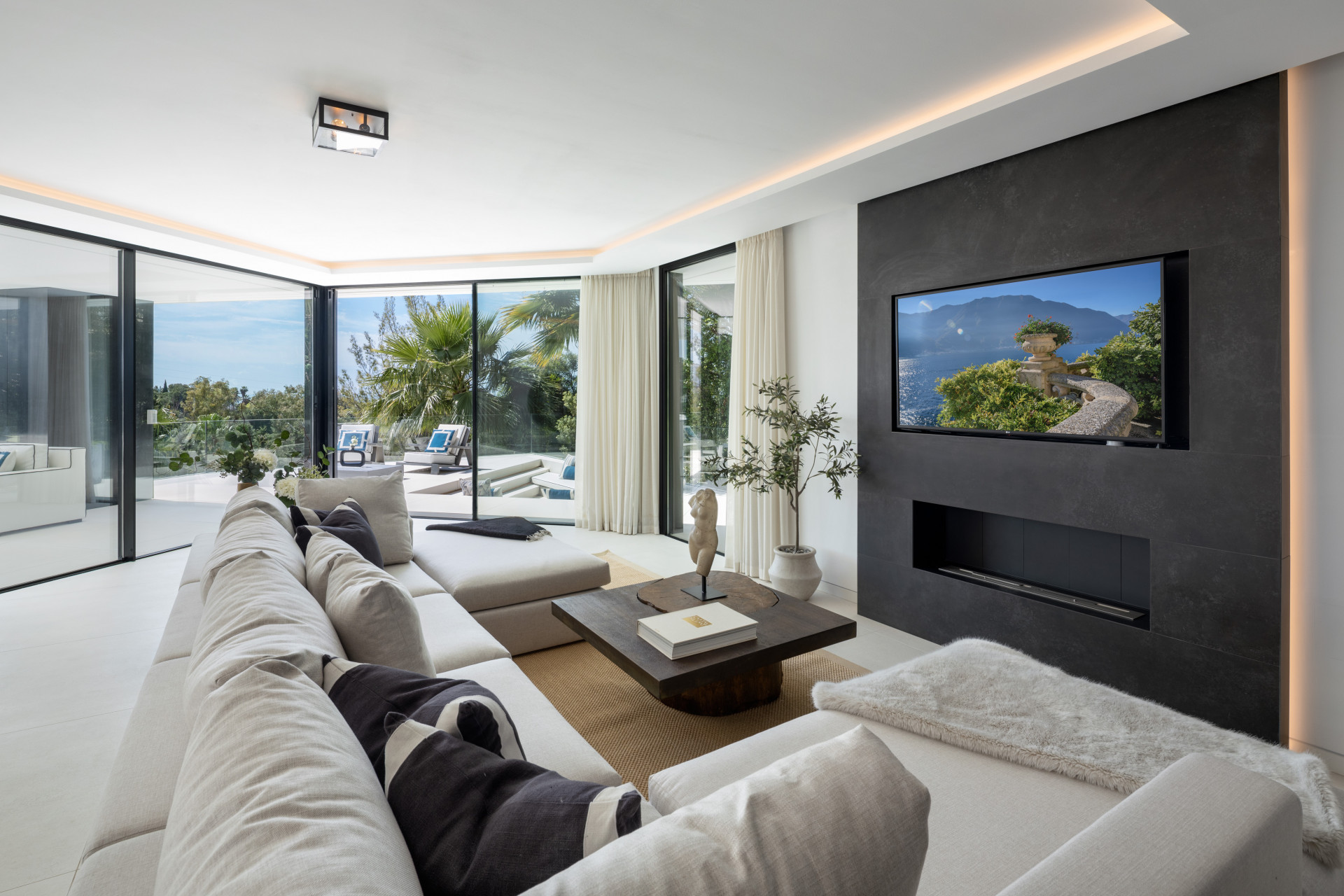 Villa in El Herrojo, Benahavis - Image 5