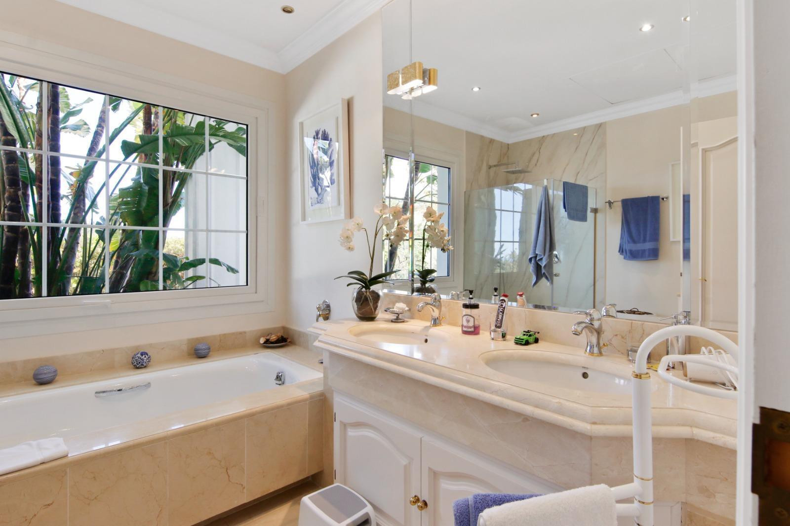 Villa en La Zagaleta, Benahavis - Image 31