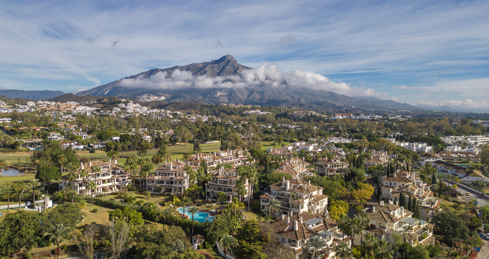 Duplex Penthouse in Nueva Andalucia, Marbella - Image 27