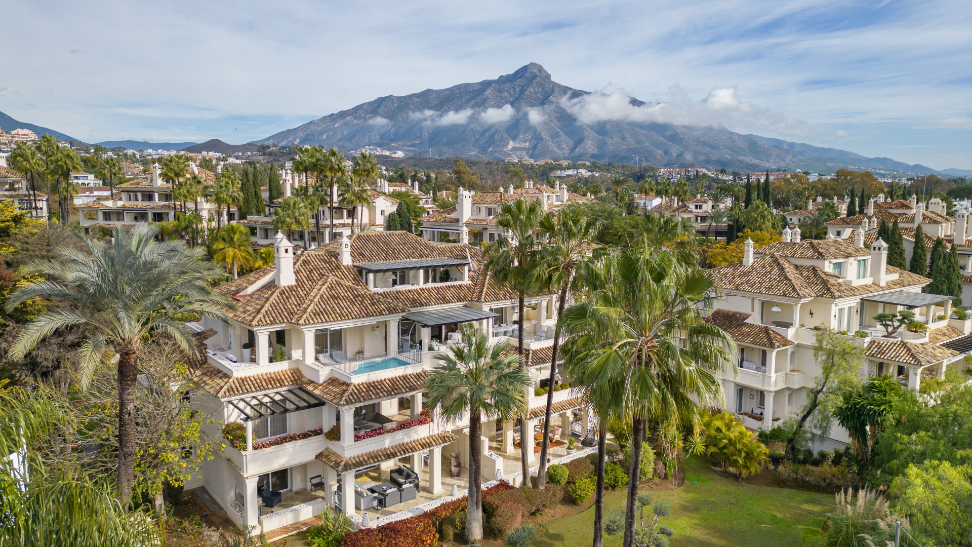 Duplex Penthouse in Nueva Andalucia, Marbella - Image 33