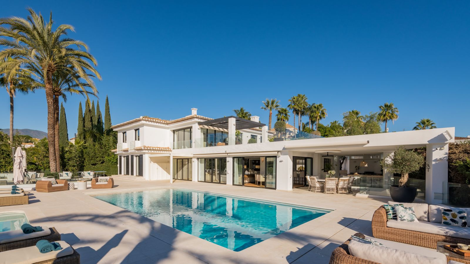 Villa en Nueva Andalucia, Marbella - Image 2