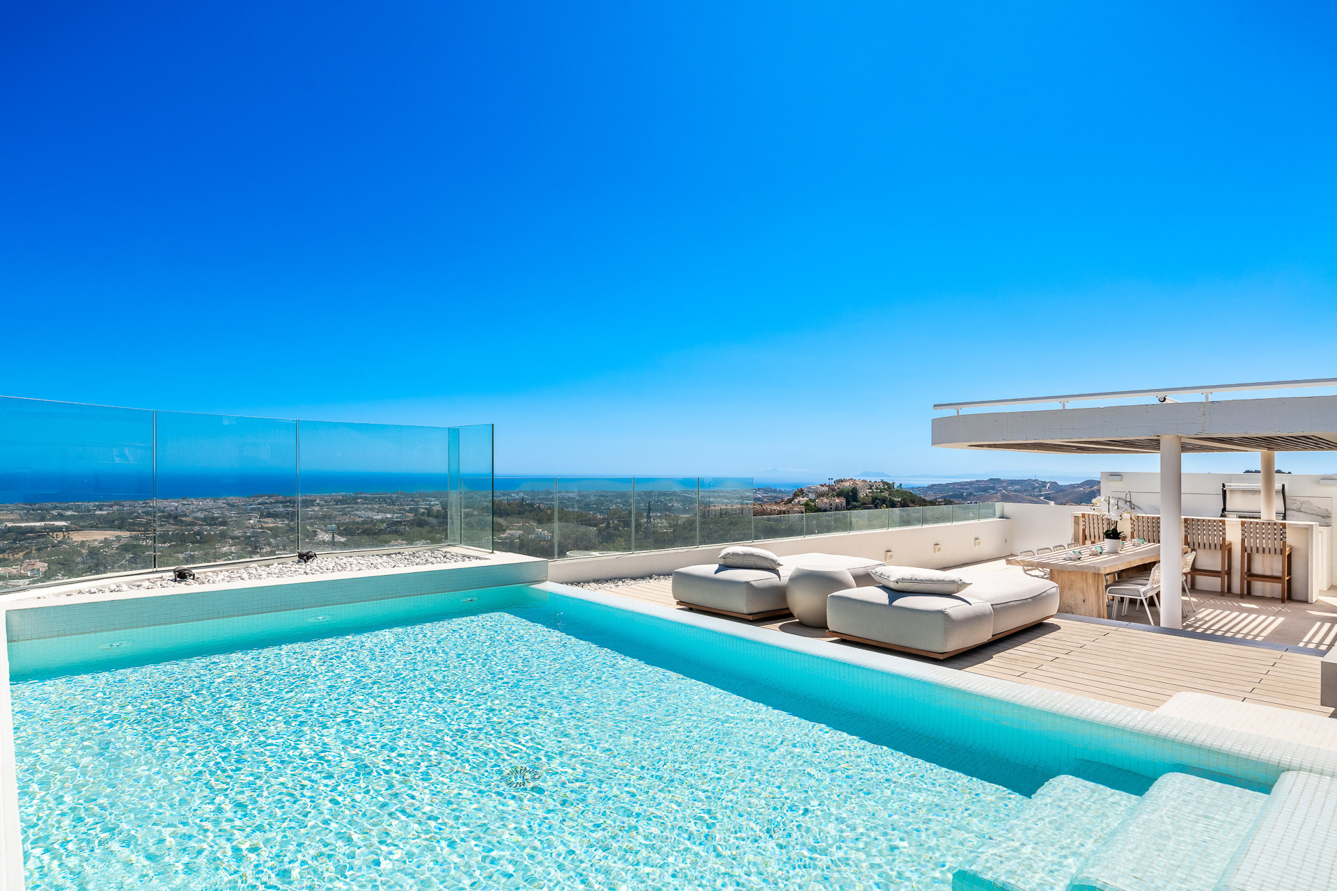 Penthouse in The View Marbella, Benahavis - Image 32