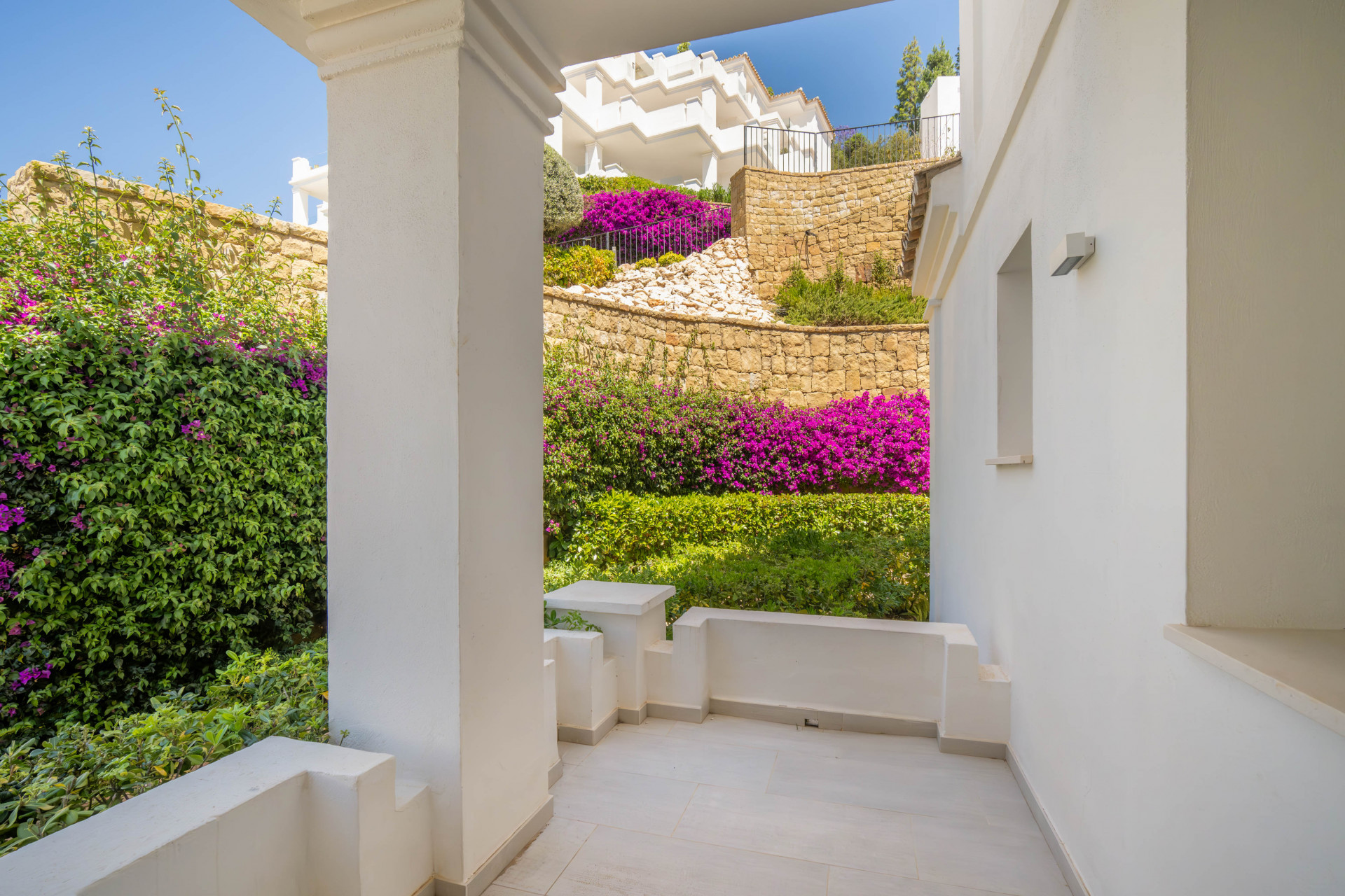 Ground Floor Apartment en Nueva Andalucia, Marbella - Image 15