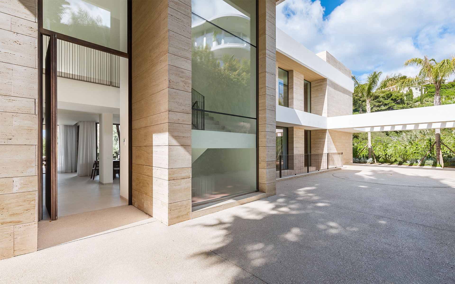 Villa in Paraiso Alto, Benahavis - Image 2