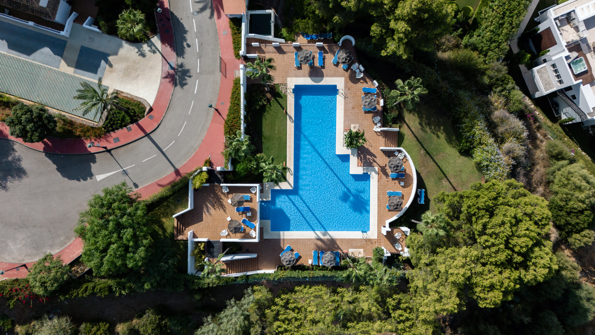 Duplex Penthouse in Nueva Andalucia, Marbella - Image 25