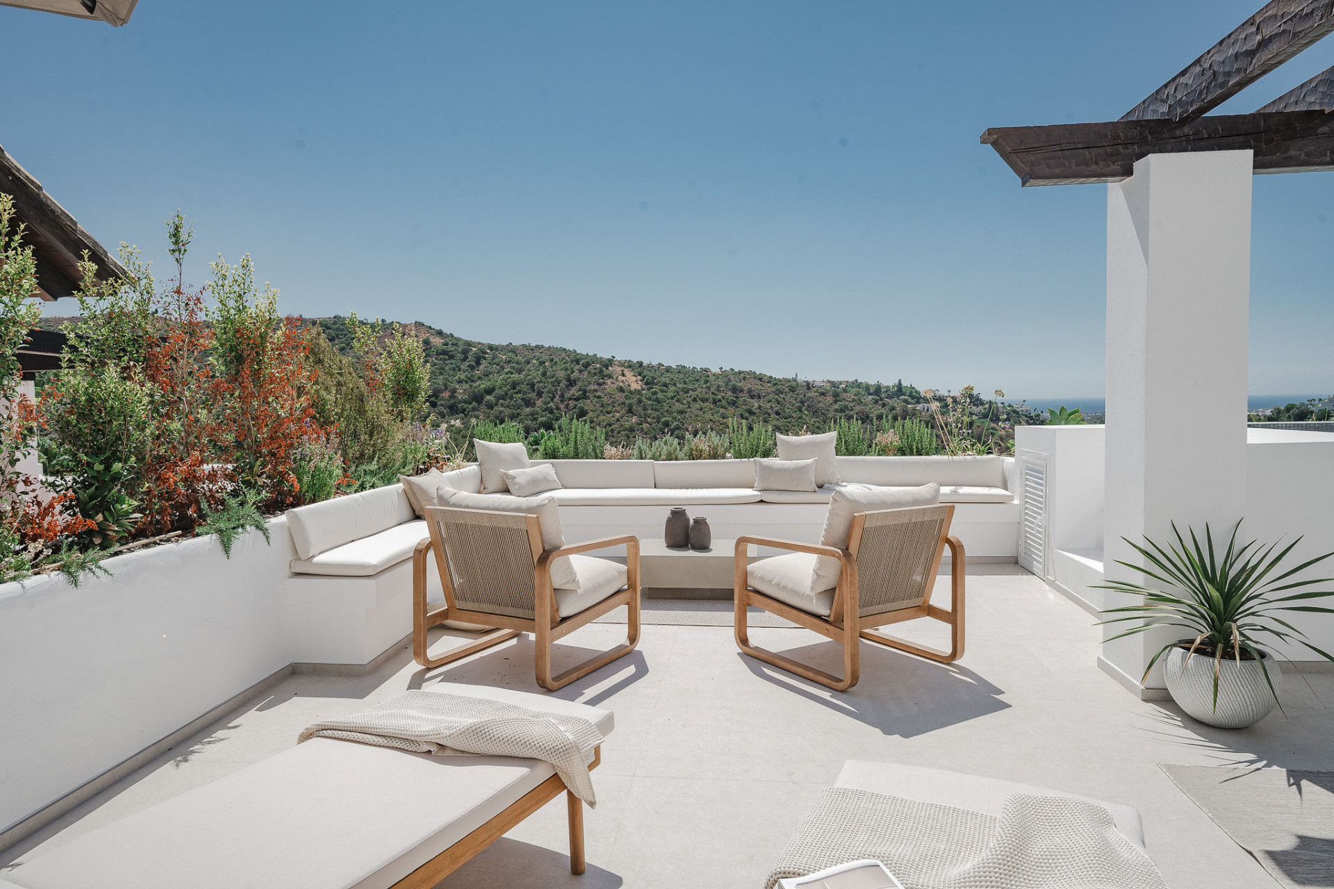 Duplex Penthouse in La Quinta, Benahavis - Image 11