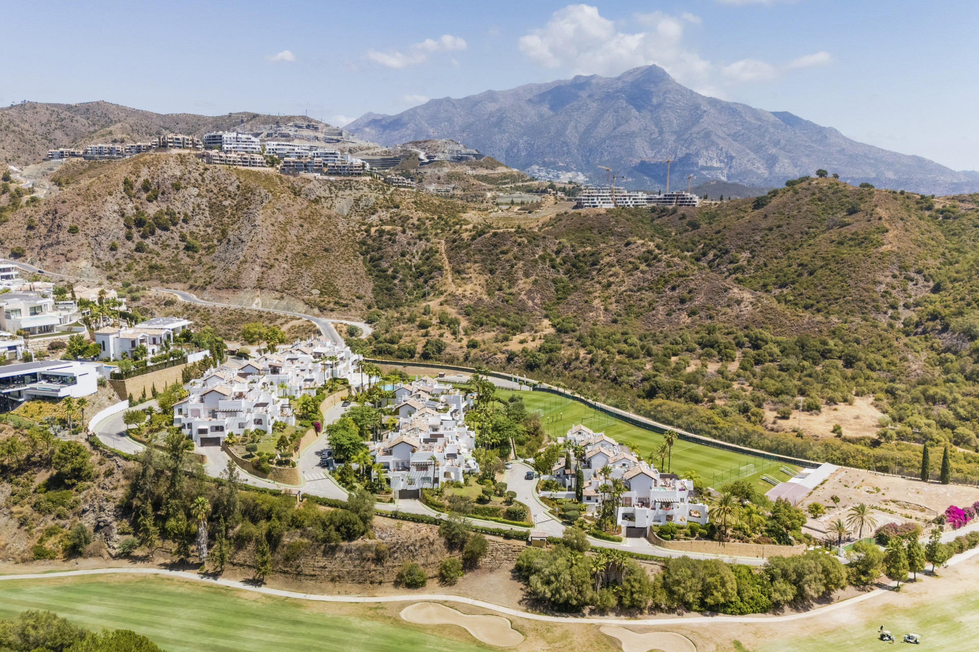 Duplex Penthouse in La Quinta, Benahavis - Image 35