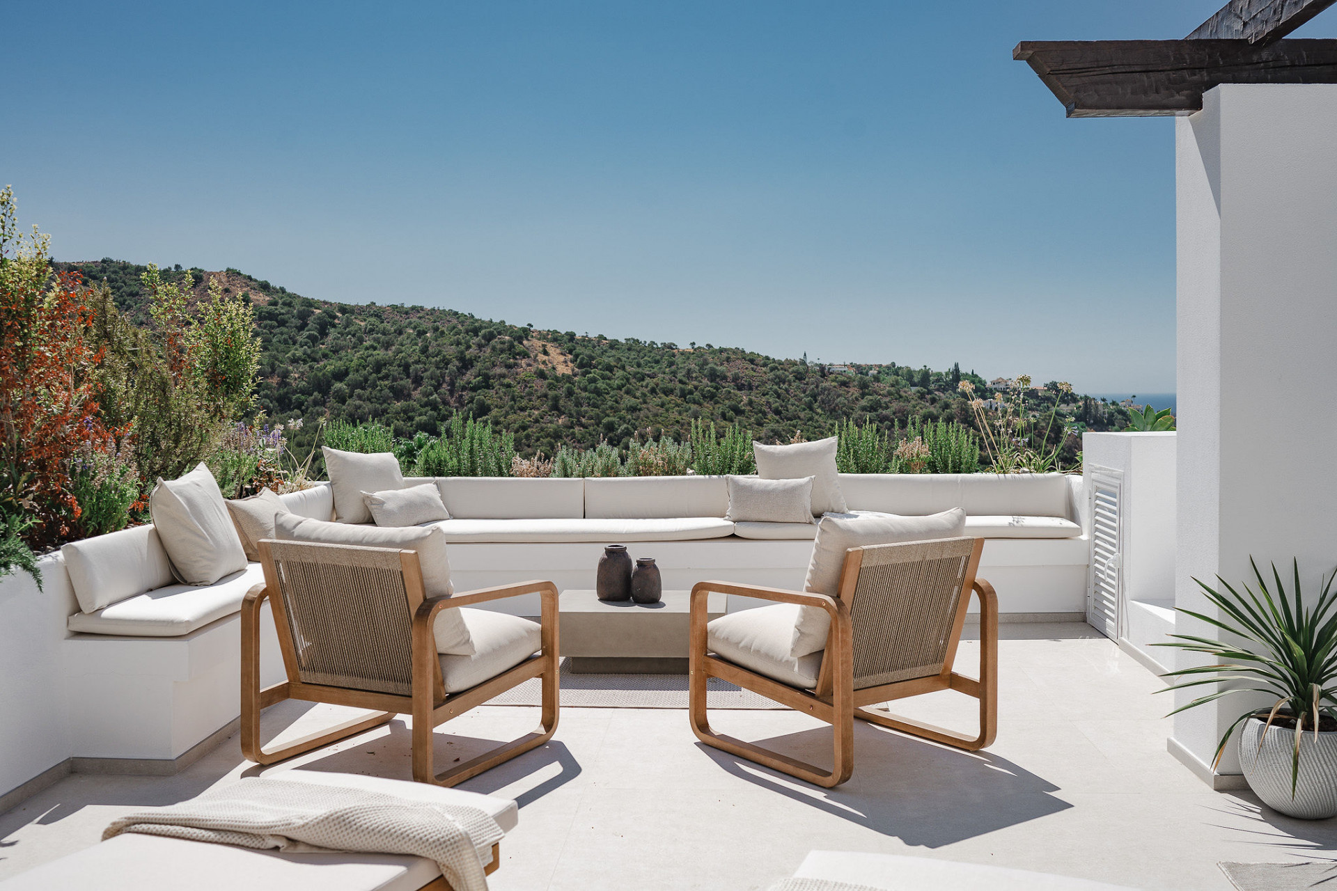 Duplex Penthouse in La Quinta, Benahavis - Image 12