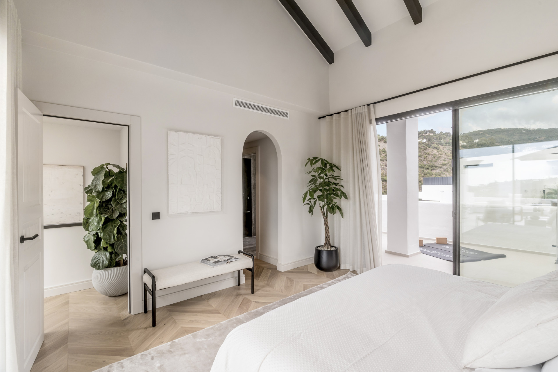 Duplex Penthouse in La Quinta, Benahavis - Image 14