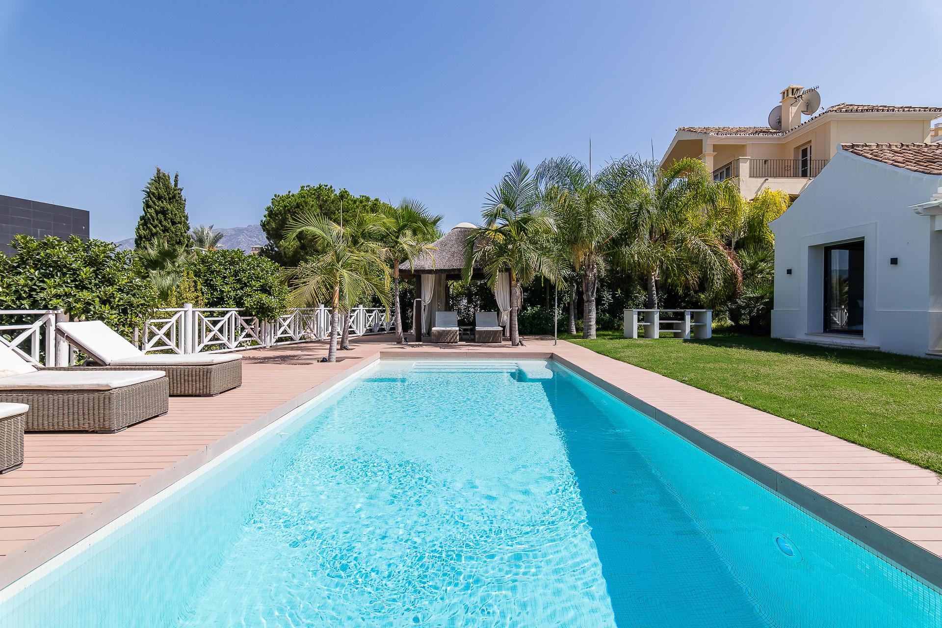 Villa en Nueva Andalucia, Marbella - Image 2