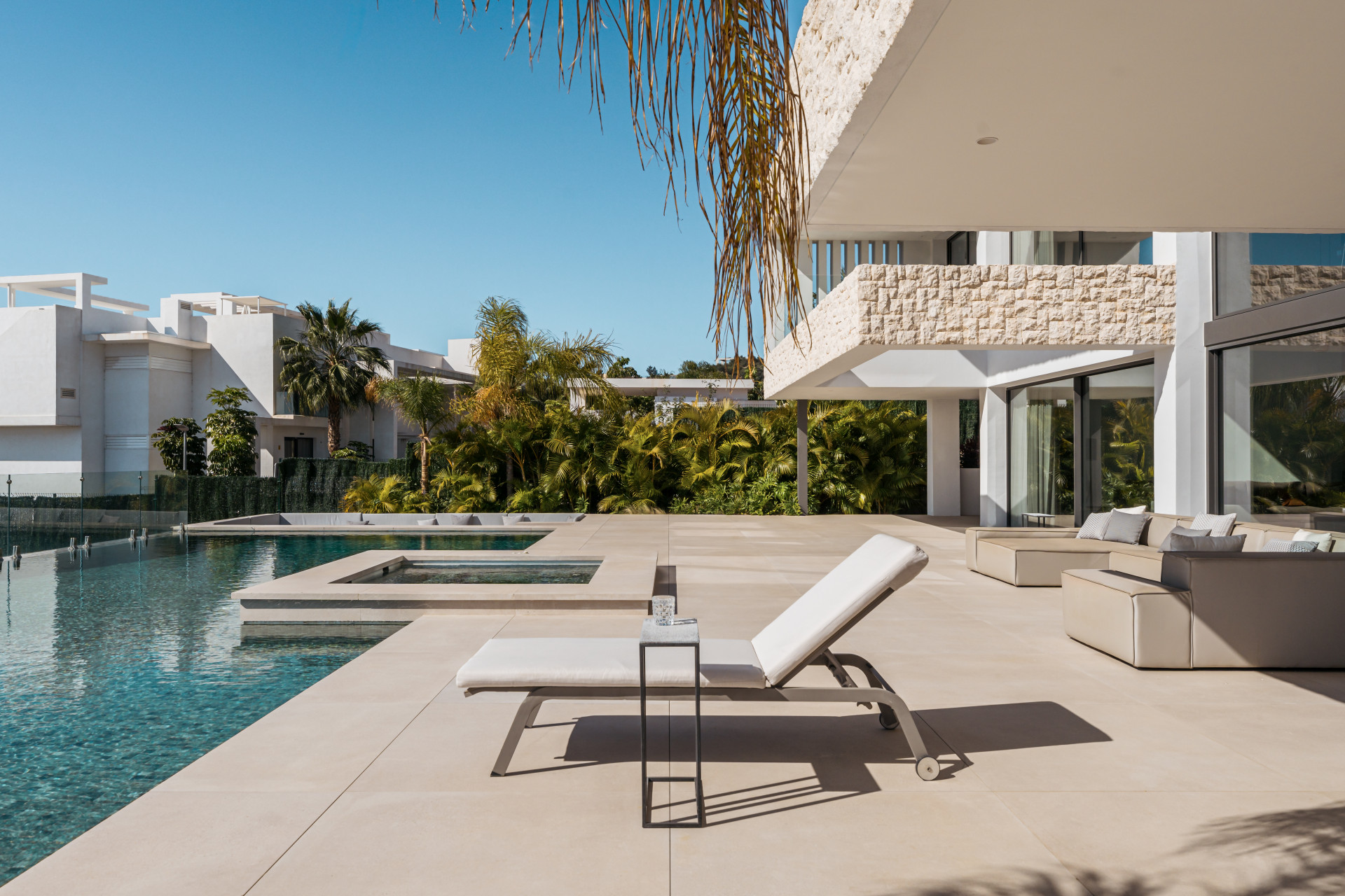 Villa in La Alqueria, Benahavis - Image 19