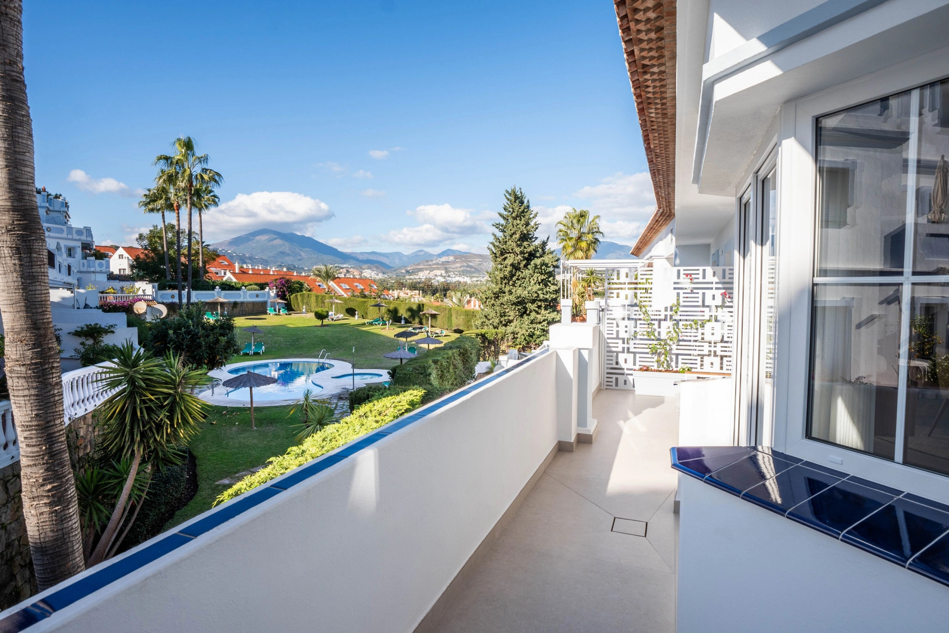 Duplex Penthouse en Nueva Andalucia, Marbella - Image 45