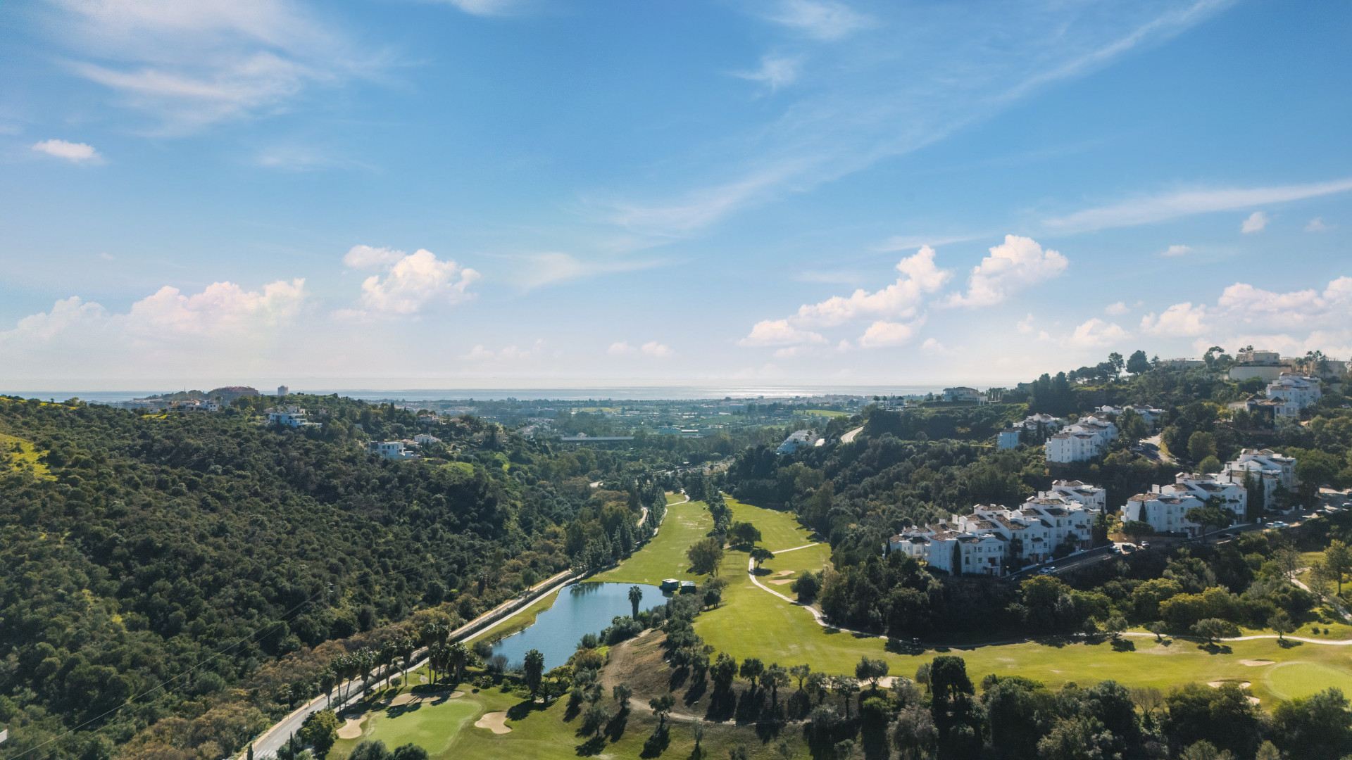 Duplex Penthouse in La Quinta, Benahavis - Image 17