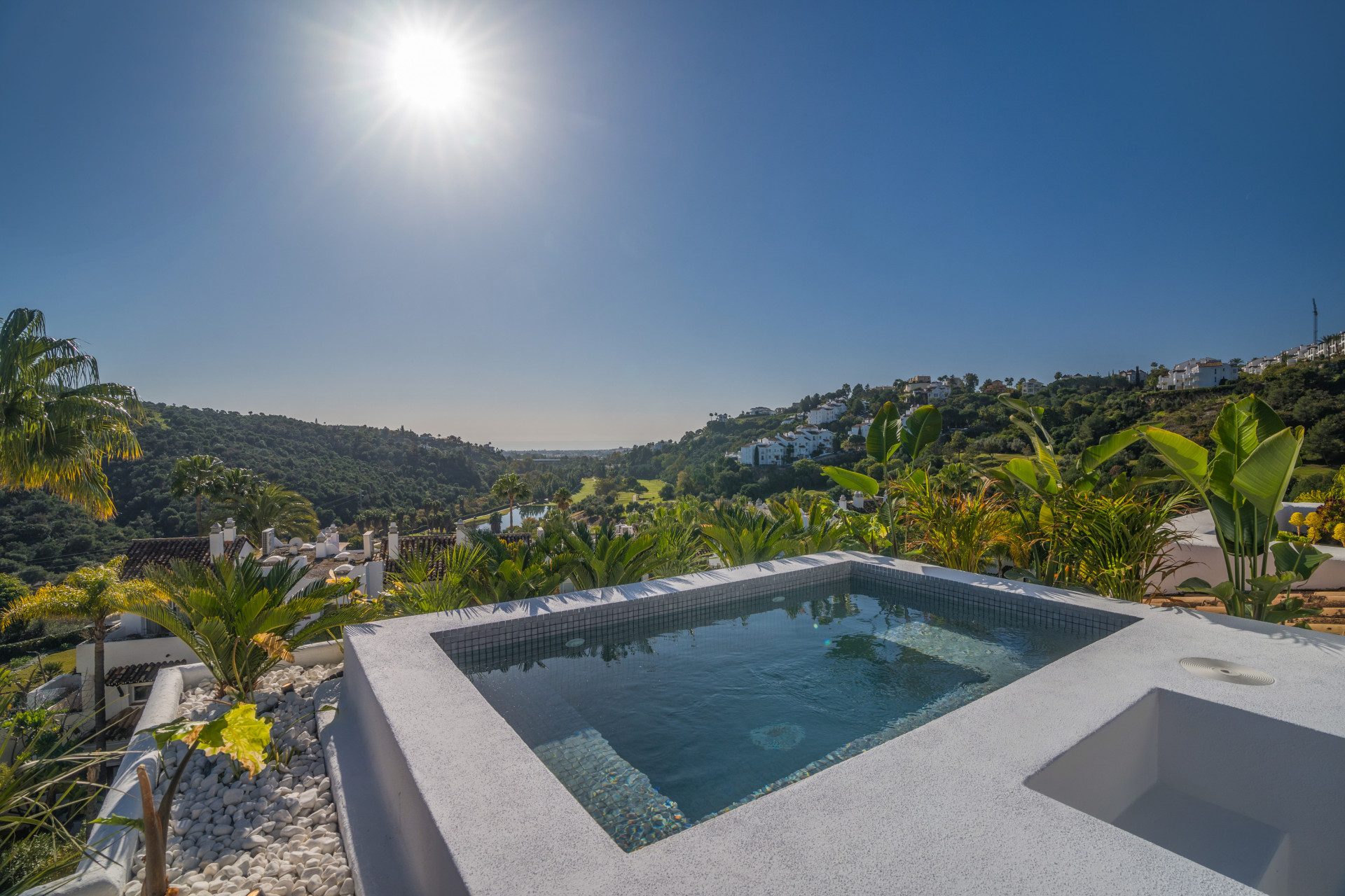 Duplex Penthouse in La Quinta, Benahavis - Image 16