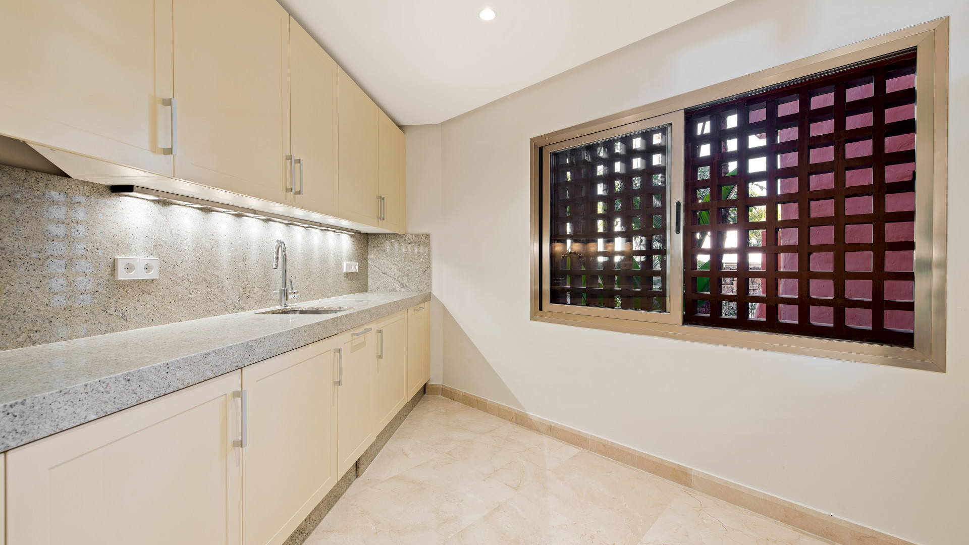 Duplex Penthouse in Marbella Este, Marbella - Image 6