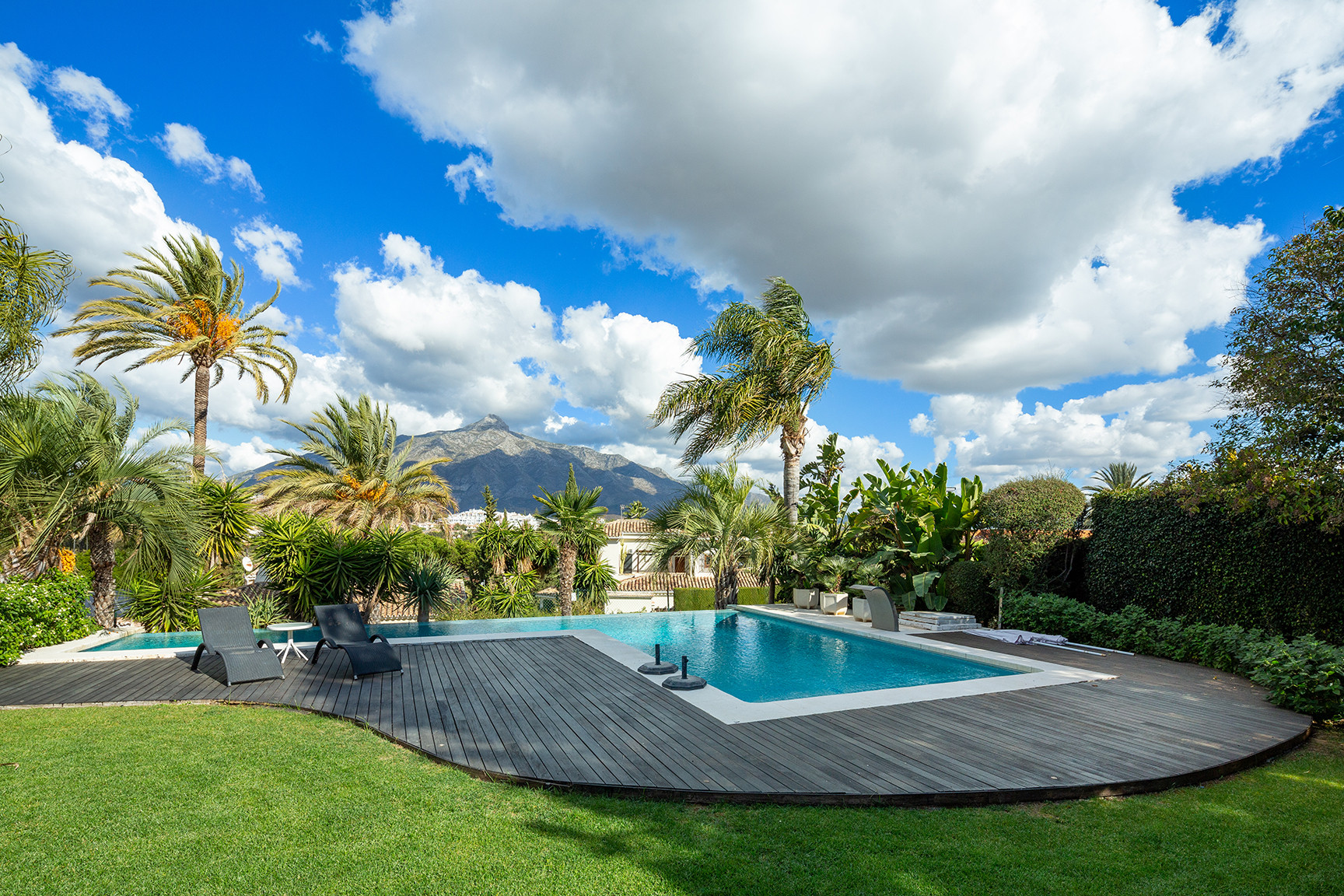 Villa in Nueva Andalucia, Marbella - Image 2