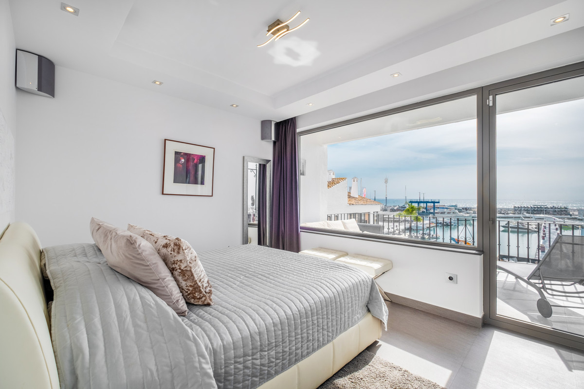 Apartment in Marbella &#8211; Puerto Banus, Marbella - Image 11