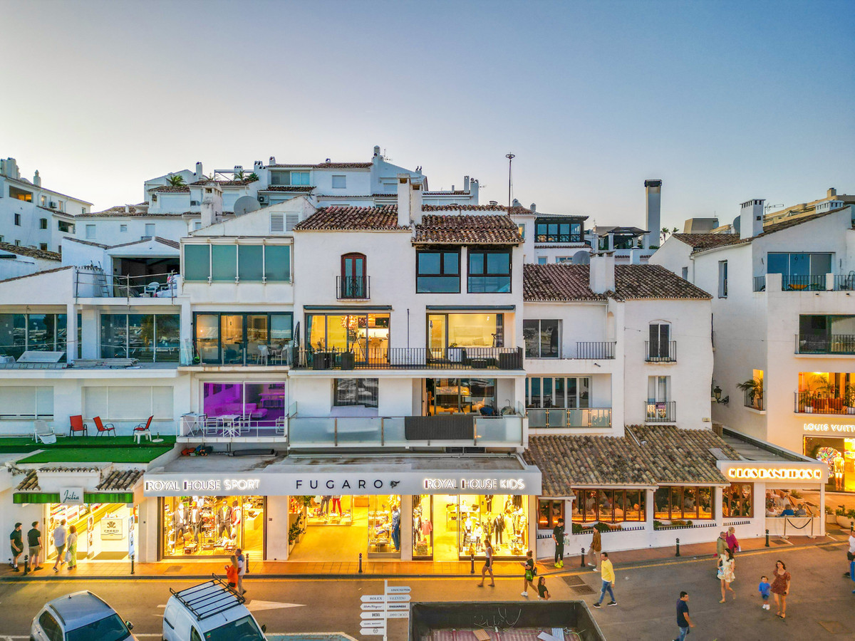 Shopping in Puerto Banus - Marbella Property Sales and Rentals