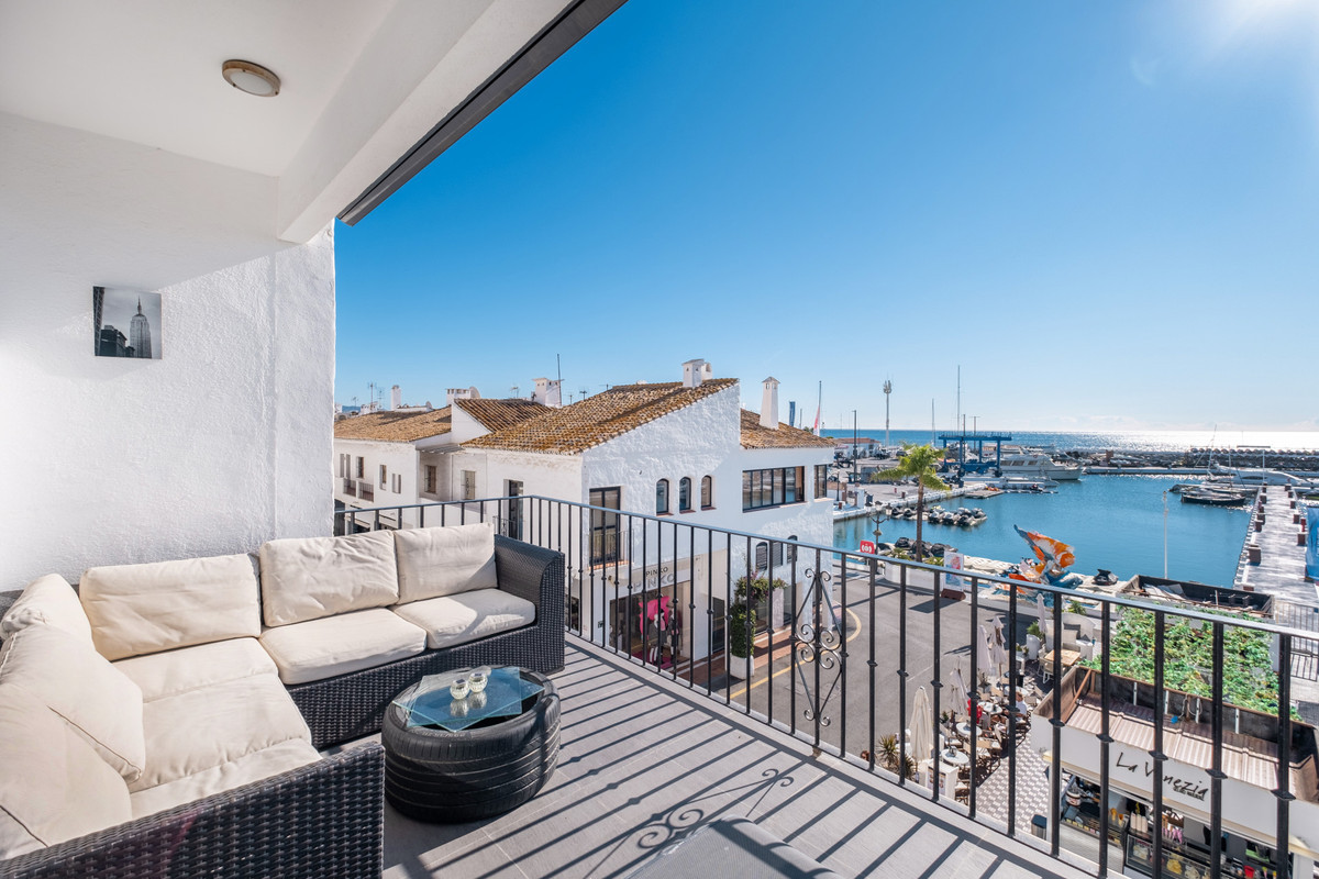 Apartment in Marbella &#8211; Puerto Banus, Marbella - Image 16