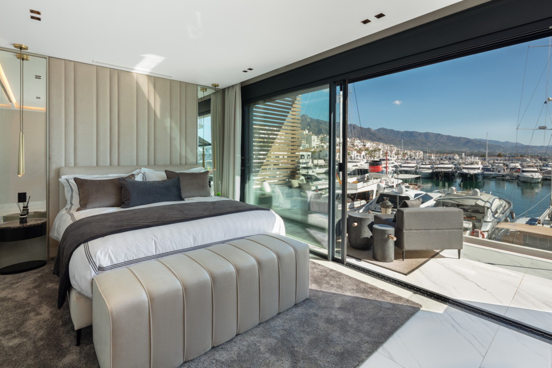 A marvellous refurbished apartment in Puerto Banus Marina