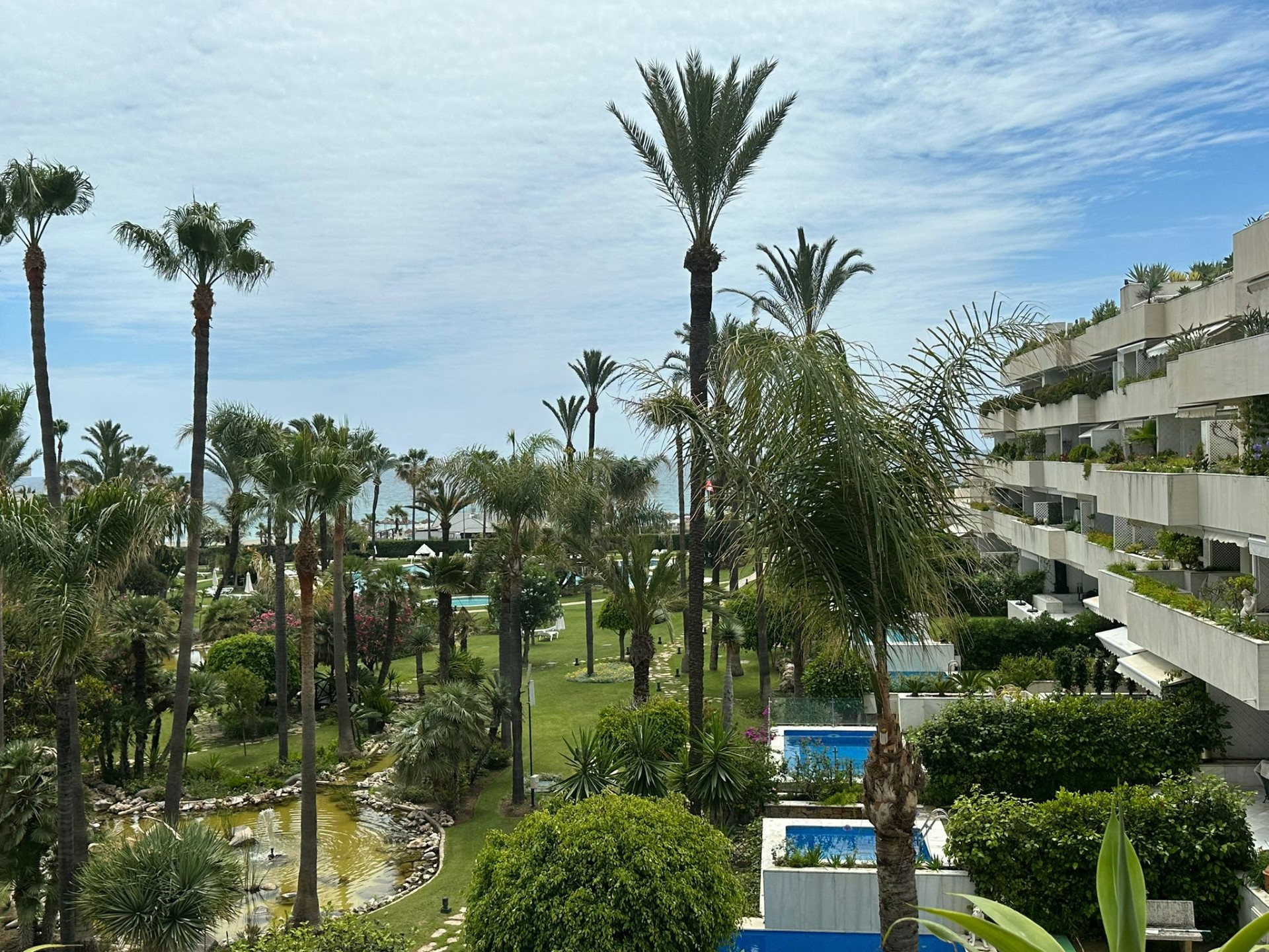 Apartamento en primera línea de playa en Los Granados de Puerto Banús