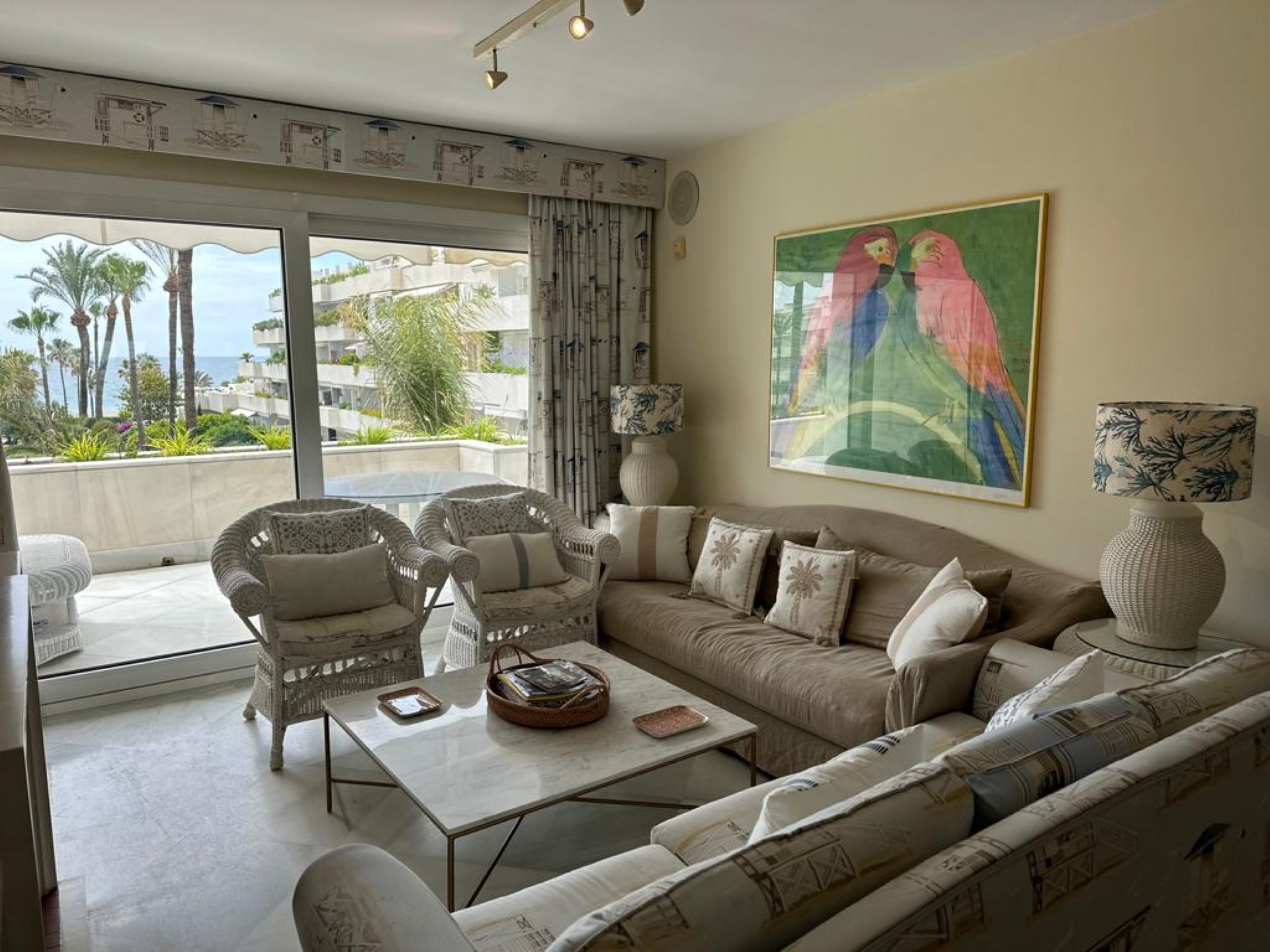 Apartamento en primera línea de playa en Los Granados de Puerto Banús