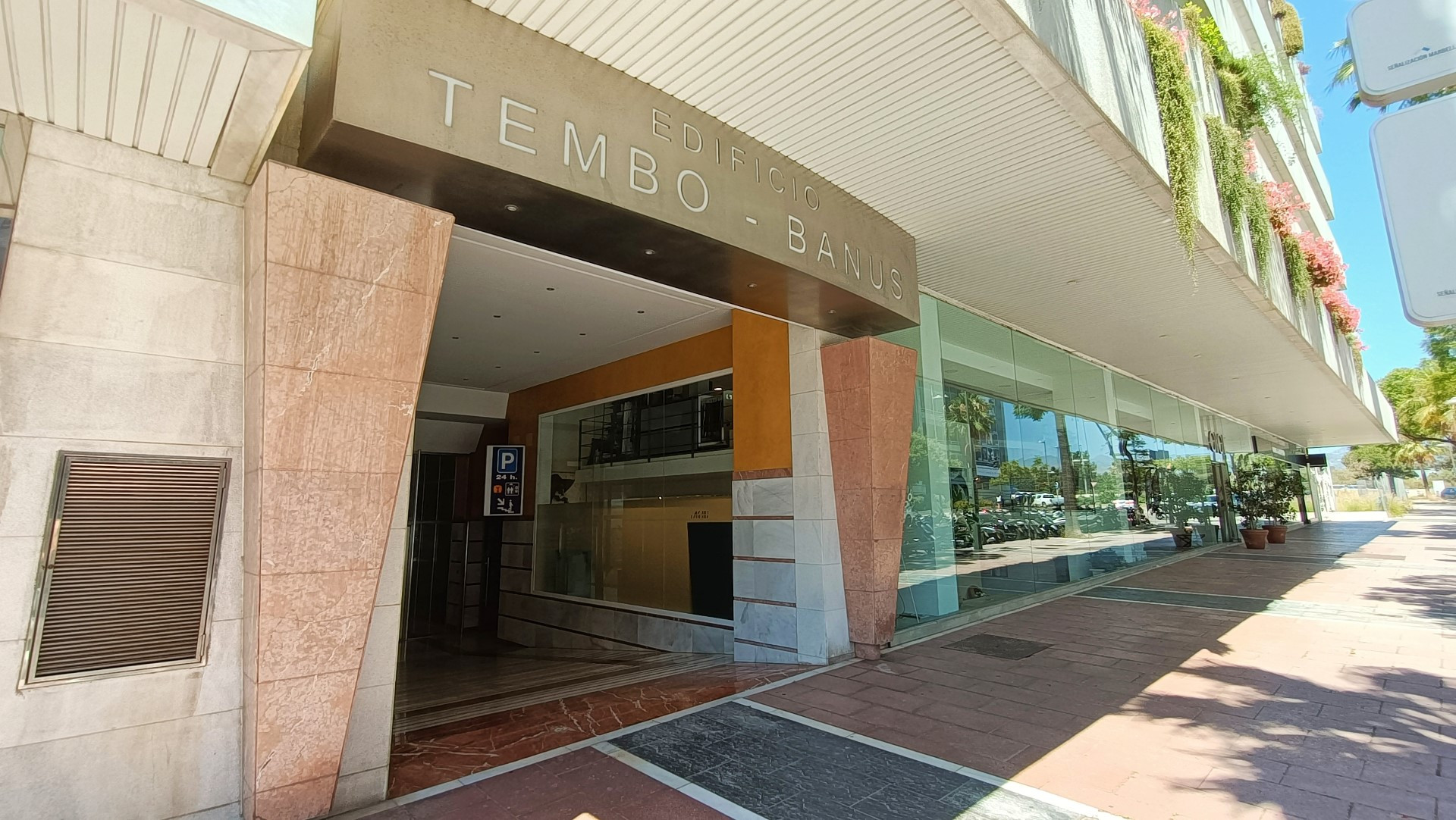 Gran oportunidad de un local comercial en Tembo Banus 