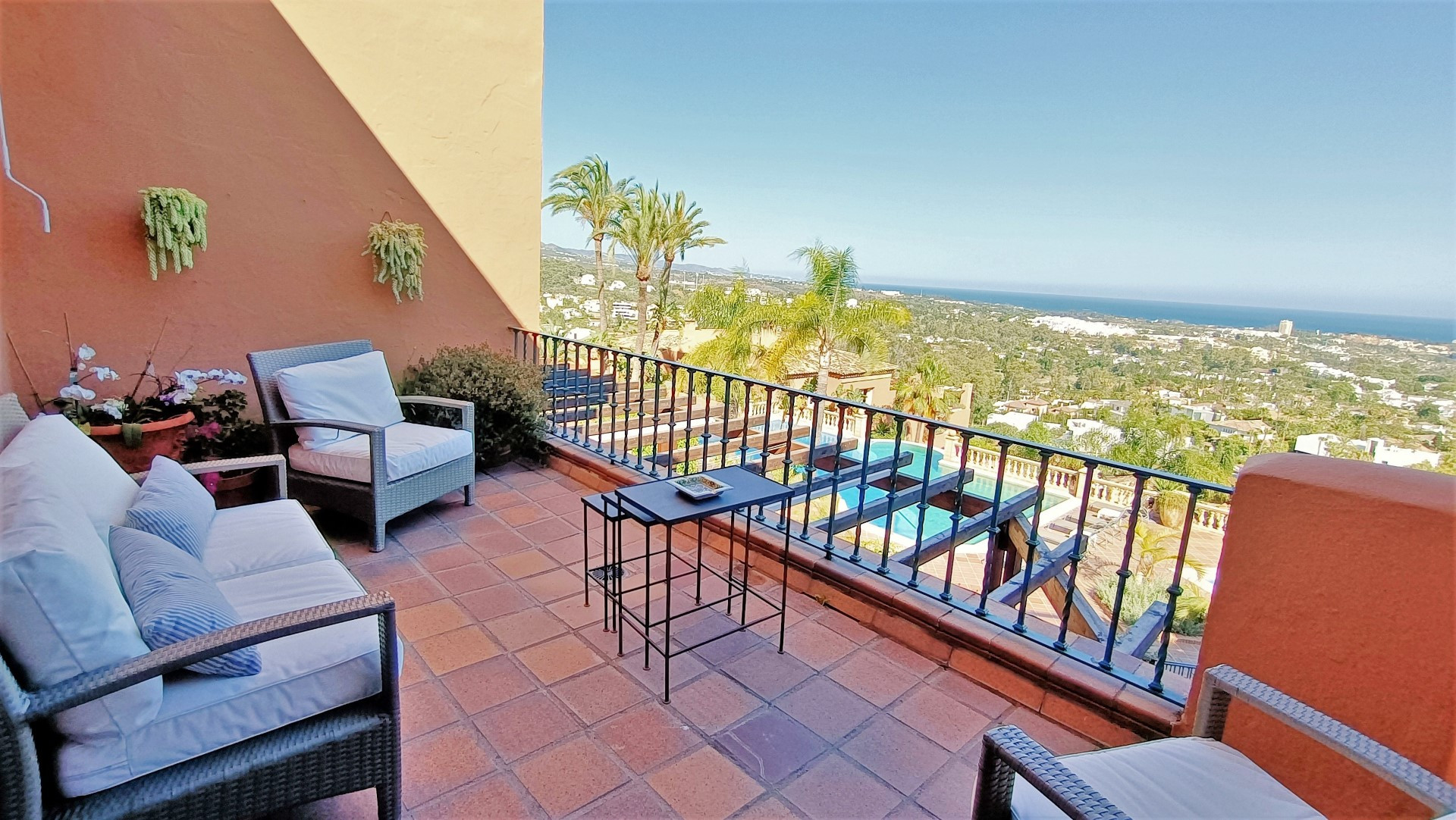 Spectacular 3 bedroom duplex penthouse in Les Belvederes, Nueva Andalucia