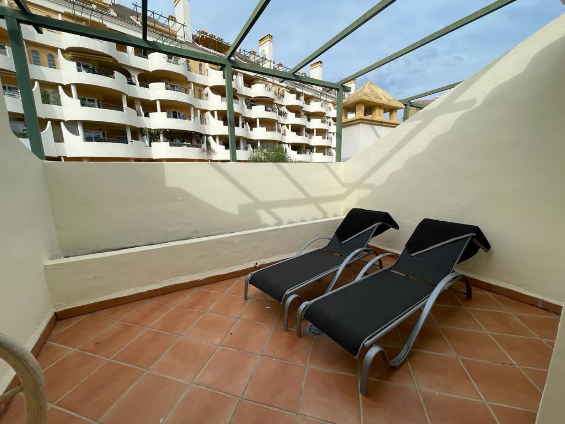 2 bedroom duplex penthouse with panoramic views in Señorio de Aloha