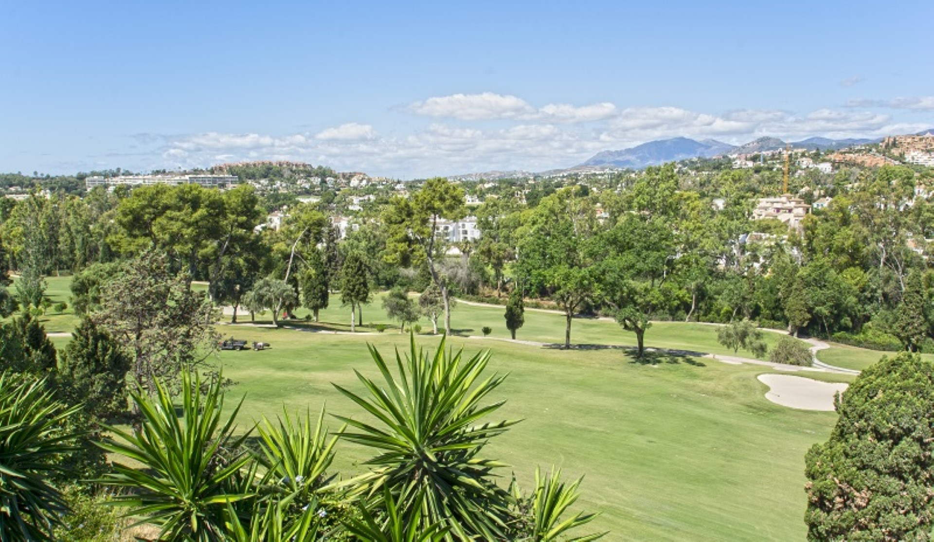 Una increíble villa de 5 dormitorios en primera línea de golf Aloha