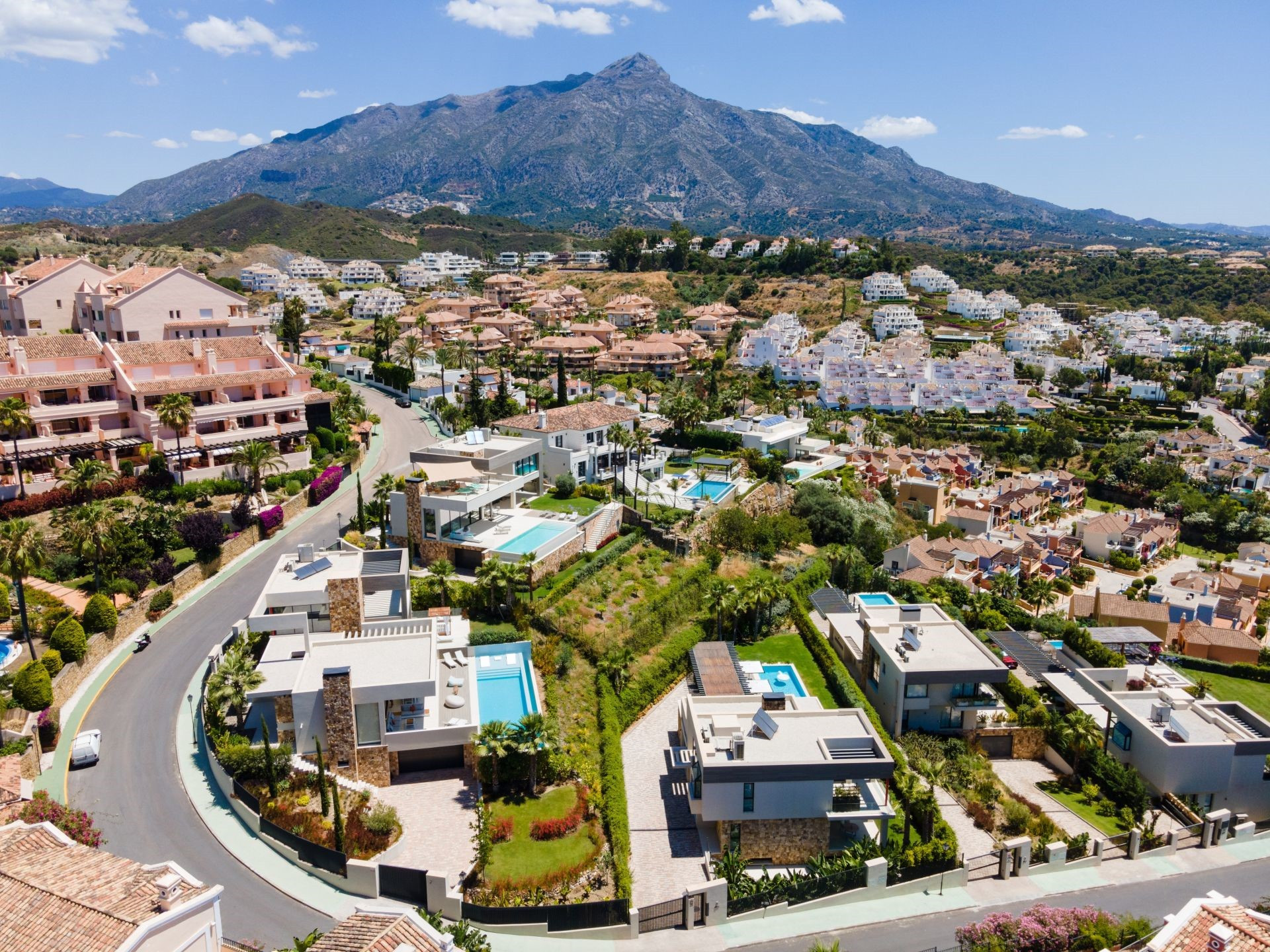 Una impresionante villa de 5 dormitorios en el corazón de Nueva Andalucía 