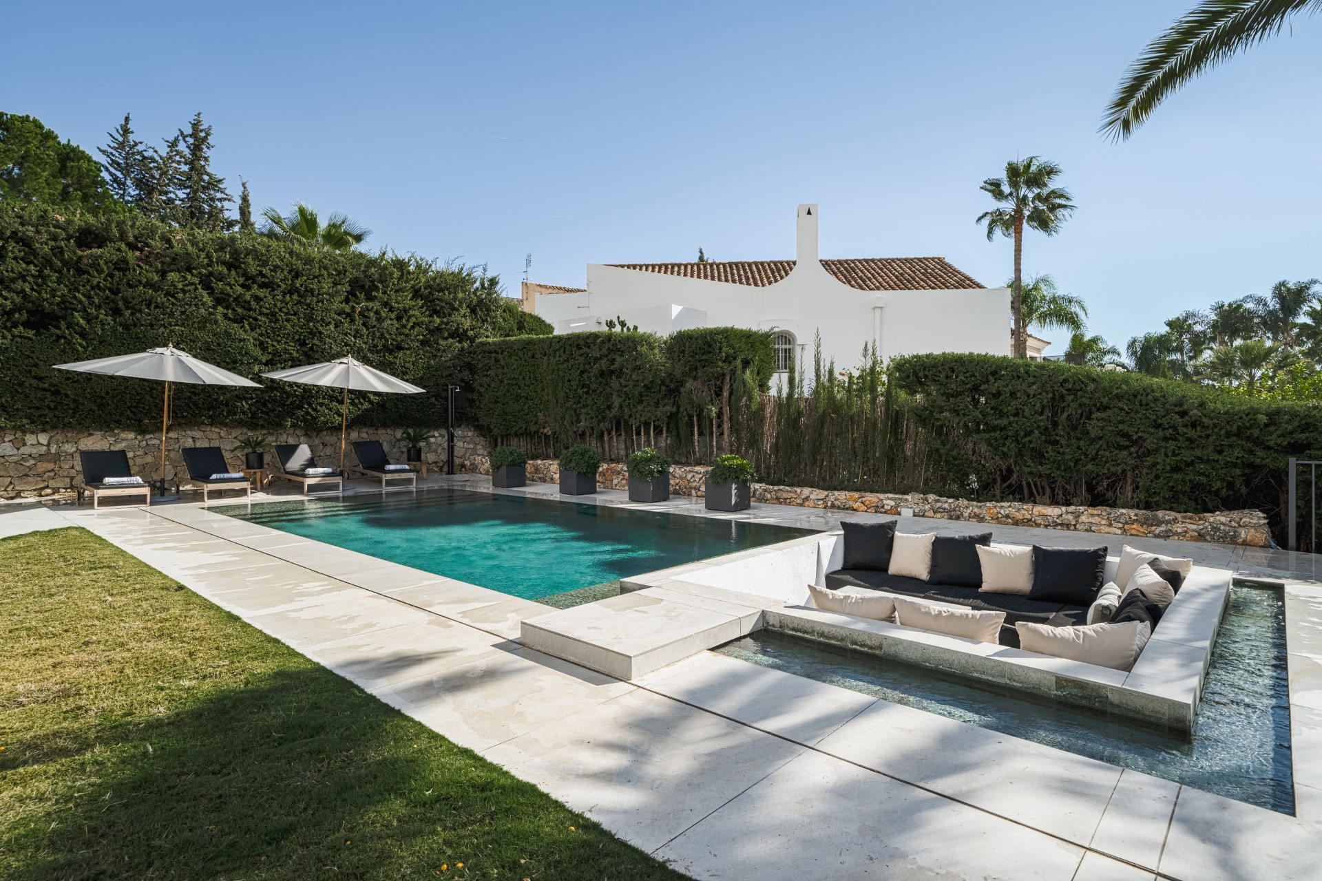 A modern 4 bedroom villa in Nueva Andalucia 