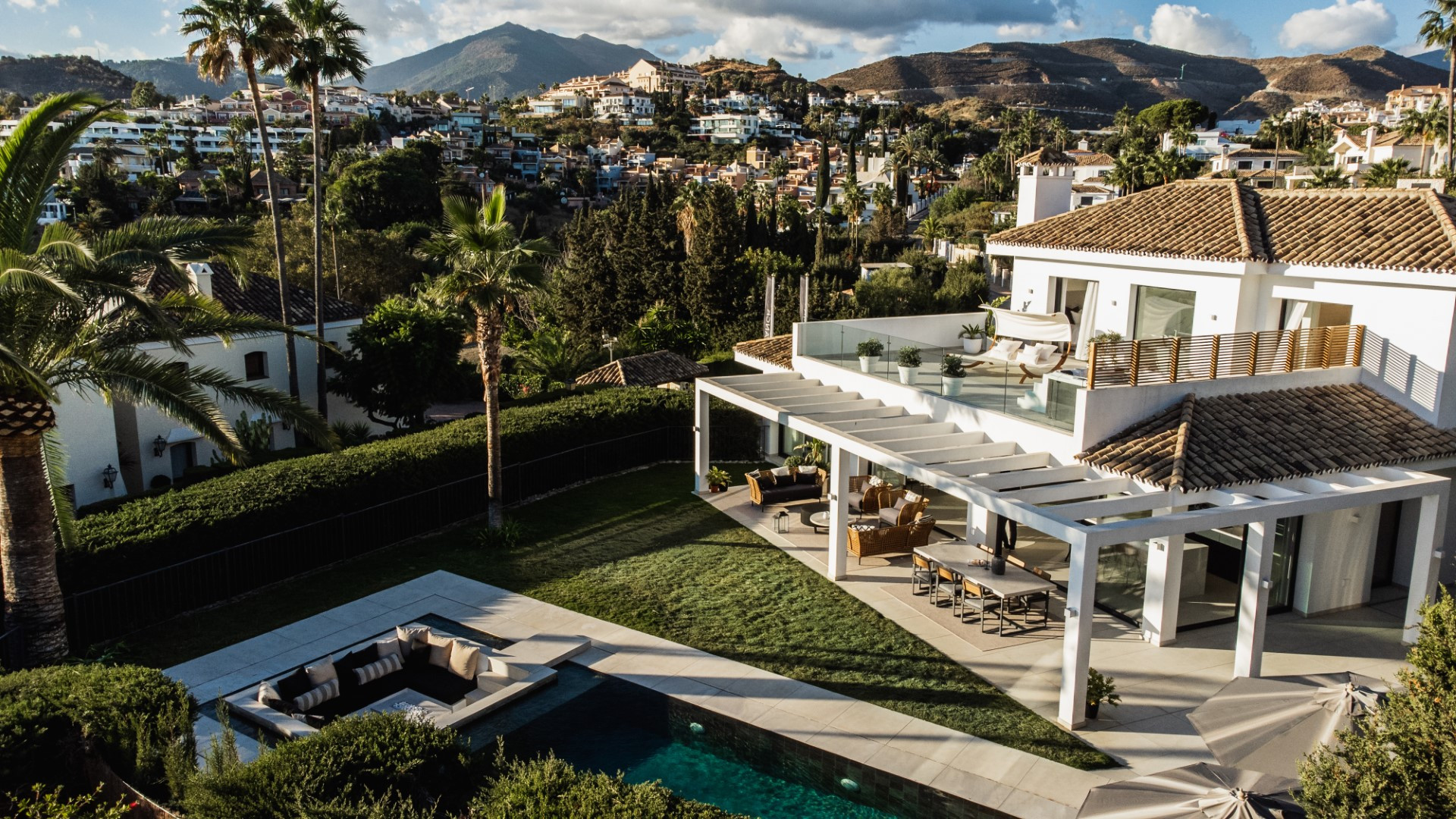 Una moderna villa de 4 dormitorios en Nueva Andalucia 