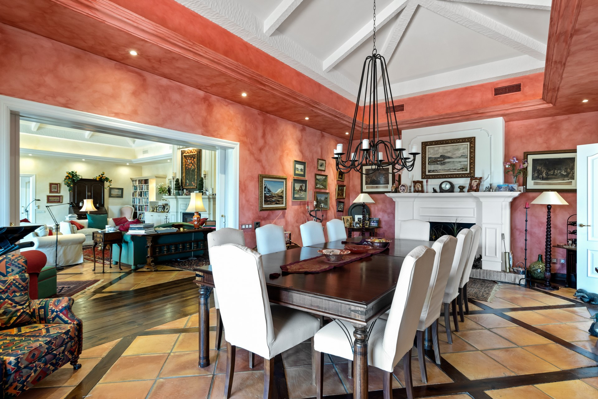 Luxury 4 bedroom villa in the gated community of Marbella Club Golf Resort