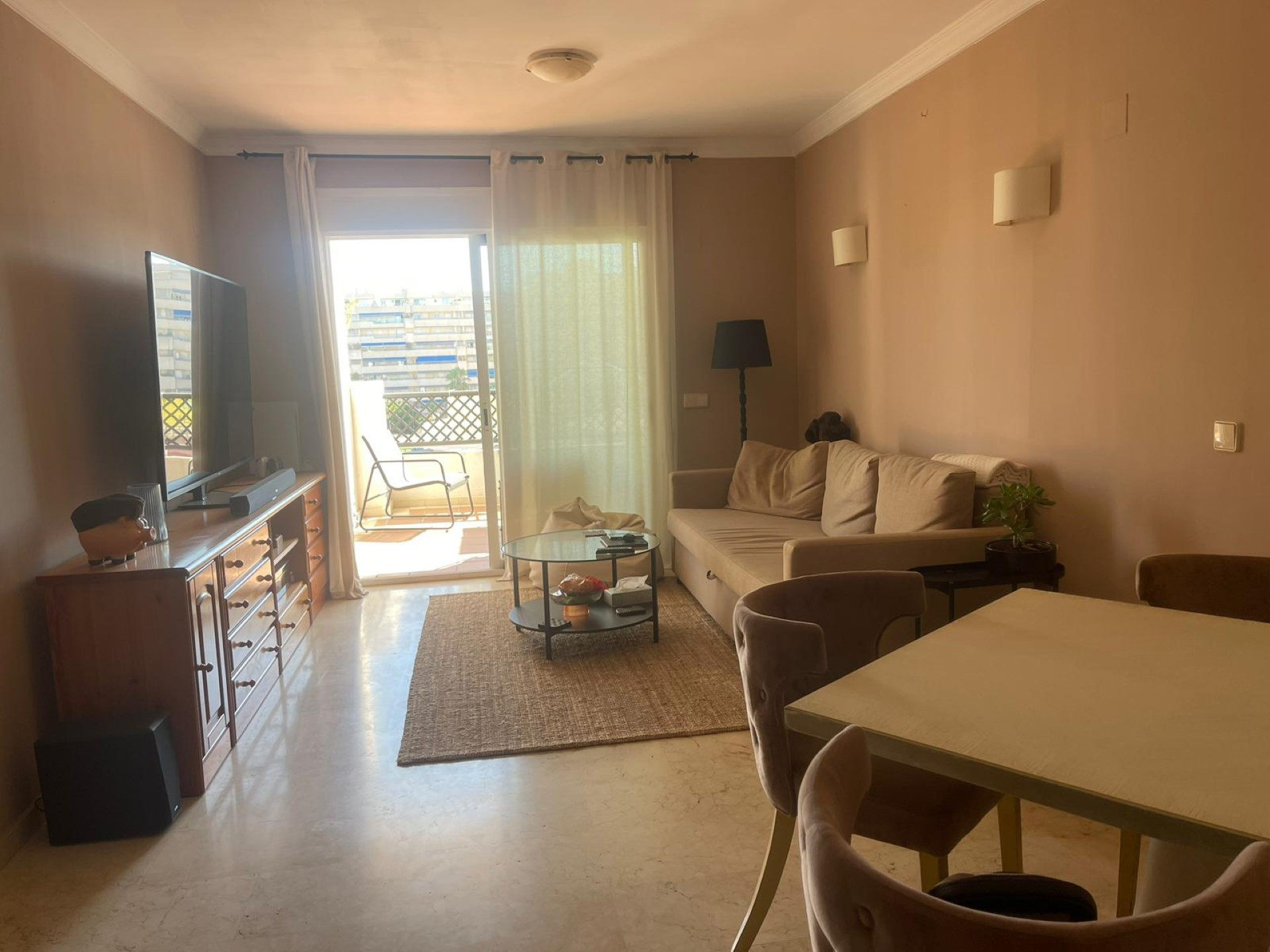 Apartamento de 2 dormitorios en Puerto Banús con preciosas vistas a la Plaza Antonio Banderas