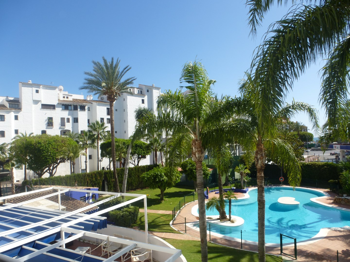 2 bedroom apartment in Puerto Banus with lovely views over Plaza Antonio Banderas