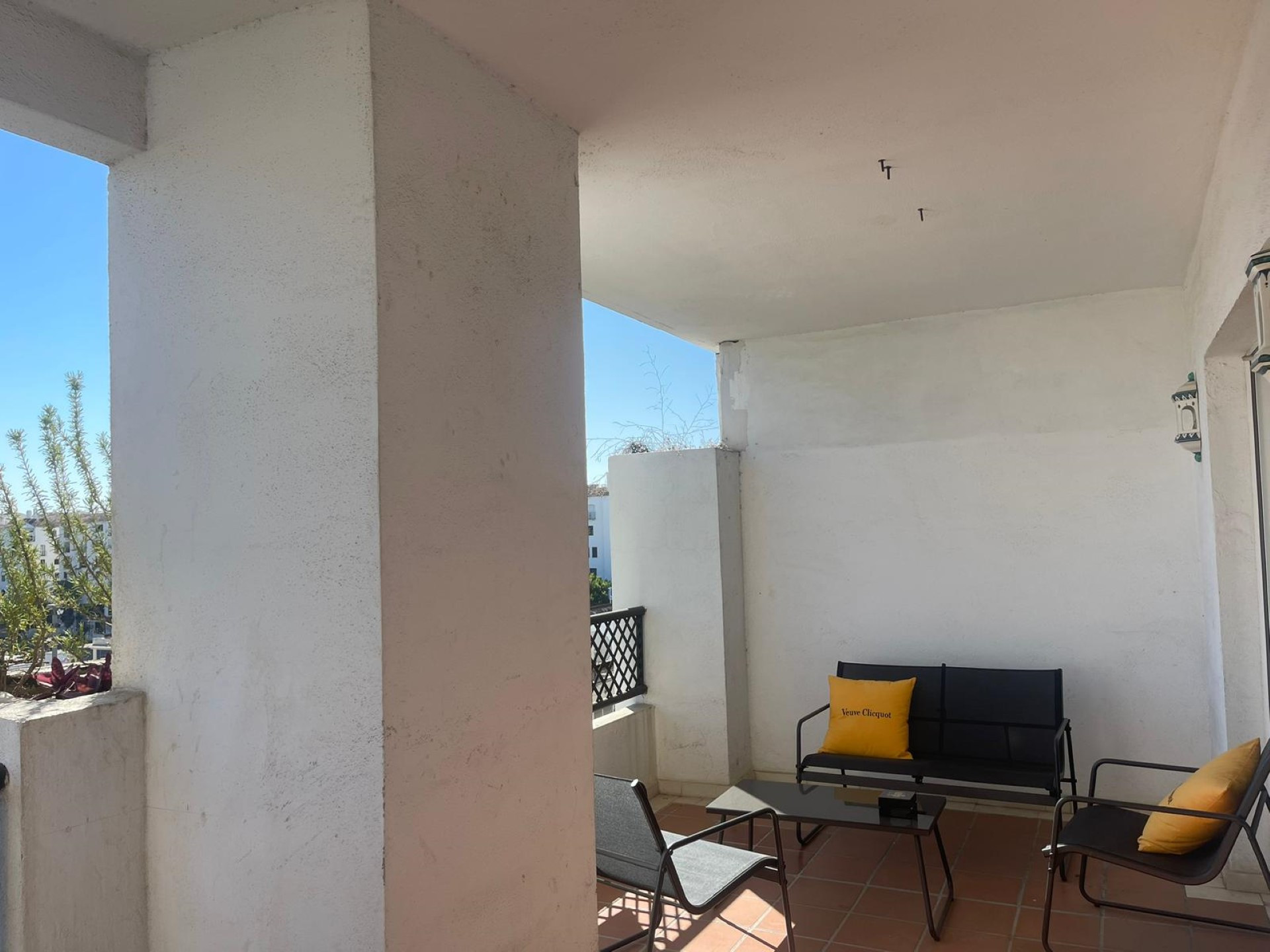 Apartamento de 2 dormitorios en Puerto Banús con preciosas vistas a la Plaza Antonio Banderas