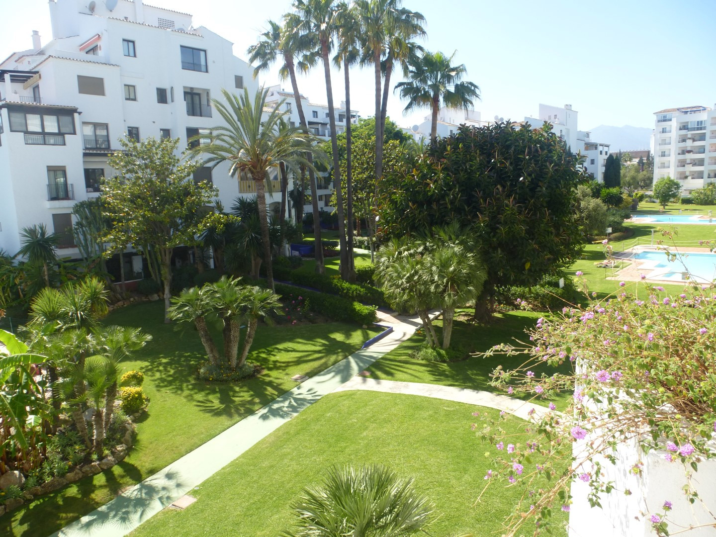 2 bedroom apartment in Puerto Banus with lovely views over Plaza Antonio Banderas